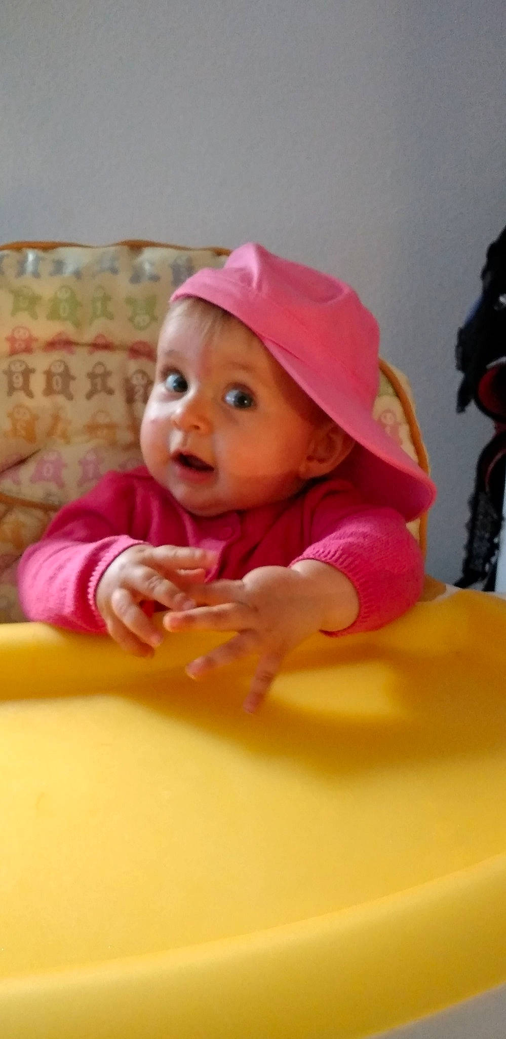 Sasha a rejoint le concours — aidez-le/la à gagner de superbes lots ! baby, baby_products, baby_toddler_clothing, cap, cheek, child, comfort, eye, fashion_accessory, flooring, fun, happy, headwear, lip, magenta, person, pink, skin, sleeve, smile