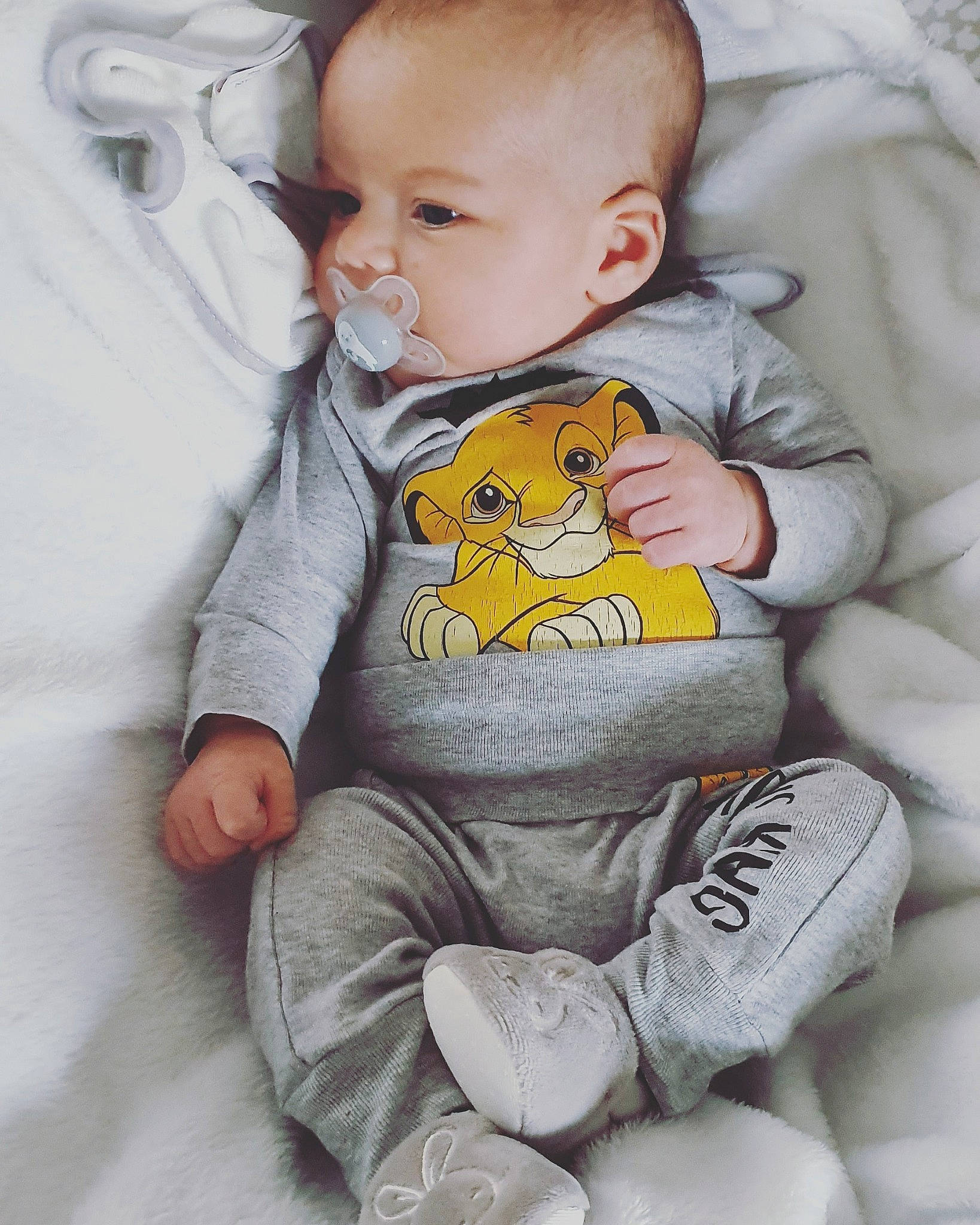 Leandro participe au concours pour gagner de l'argent avec cette photo : baby, baby_products, baby_sleeping, baby_toddler_clothing, cheek, child, person, product, sleeve, toddler