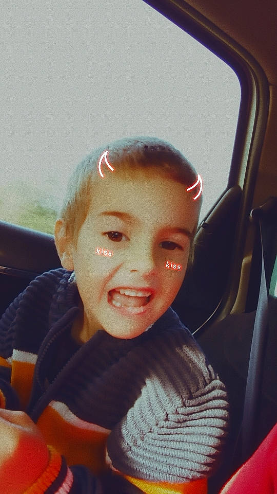 Kenzo participe au concours pour gagner de l'argent avec cette photo : auto_part, automotive_design, car_seat, child, cool, facial_expression, family_car, finger, fun, happy, joy, lip, mouth, nose, person, skin, smile, thumb, tints_and_shades, toddler