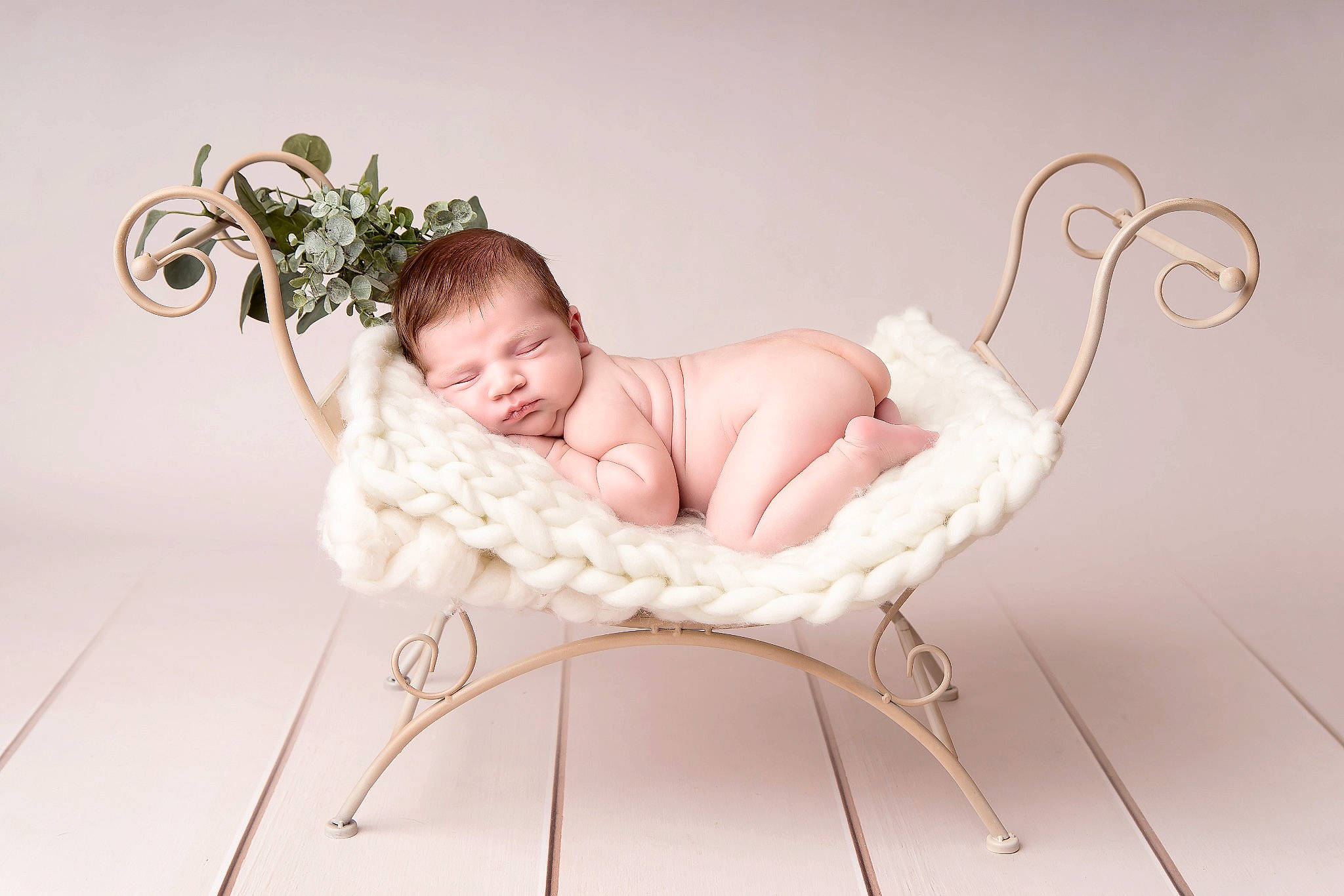 Stan a rejoint le concours — aidez-le/la à gagner de superbes lots ! baby, baby_sleeping, chair, child, comfort, fur, furniture, leg, person, photography, product, sitting, toddler, white