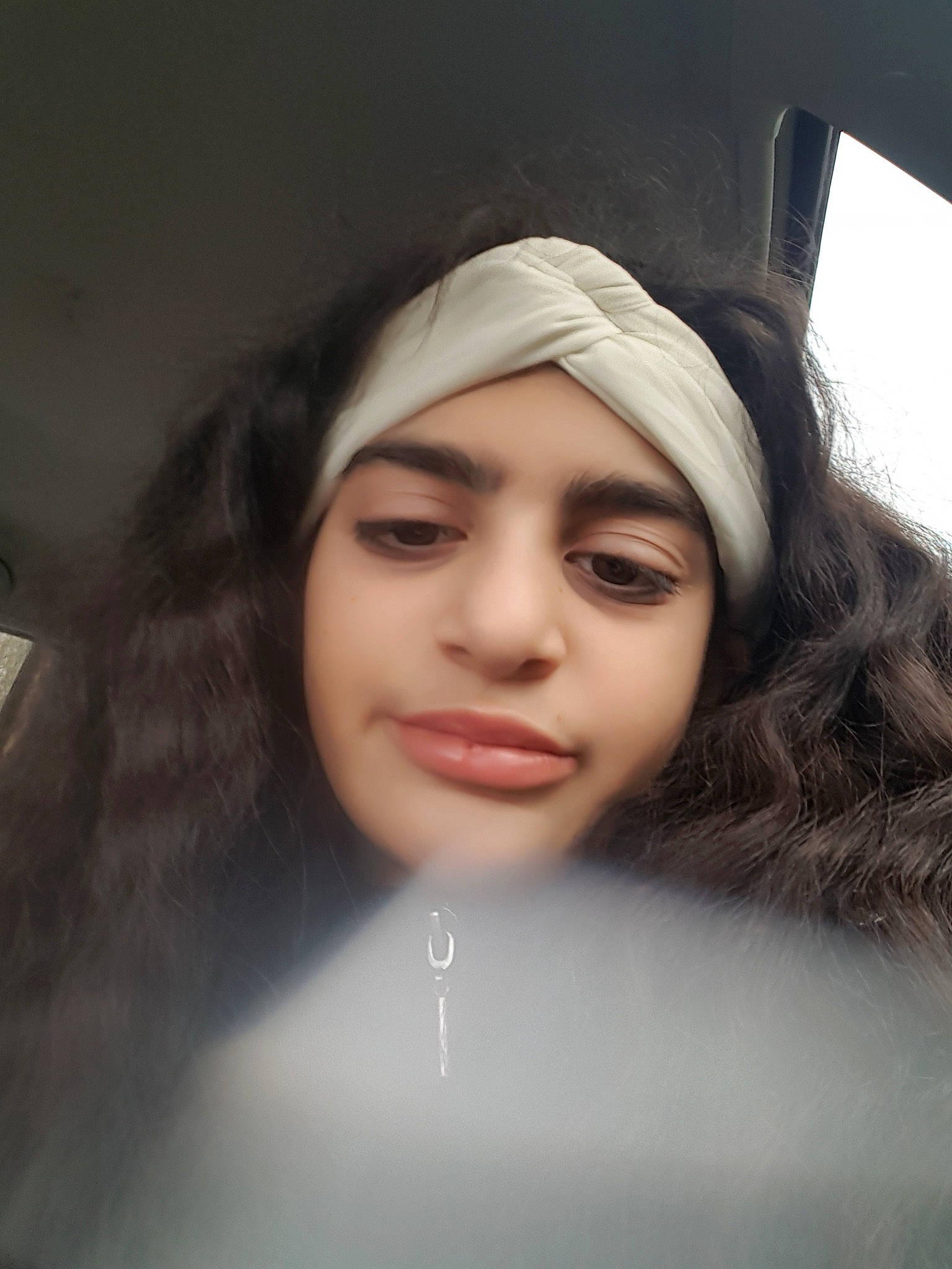 Juju participe au concours pour gagner de l'argent avec cette photo : beauty, cheek, chin, eye, eyebrow, eyelash, face, forehead, hair, hairstyle, head, headgear, lady, lip, long_hair, nose, person, photography, selfie, skin