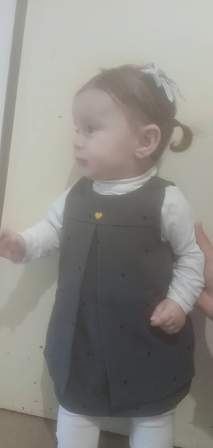 Naëlya a rejoint le concours — aidez-le/la à gagner de superbes lots ! art, baby, baby_toddler_clothing, cheek, child, day_dress, formal_wear, gesture, head, iris, neck, pattern, person, portrait, shoulder, skin, sleeve, standing, t_shirt, toddler