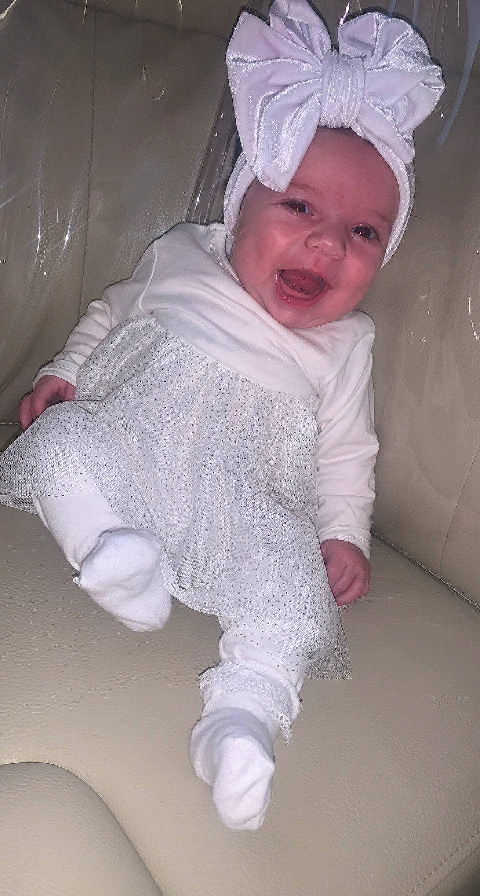 Espérance a rejoint le concours — aidez-le/la à gagner de superbes lots ! baby, baby_toddler_clothing, cheek, child, comfort, eye, face, finger, fun, happy, head, headwear, iris, linens, mouth, person, room, skin, sleeve, smile