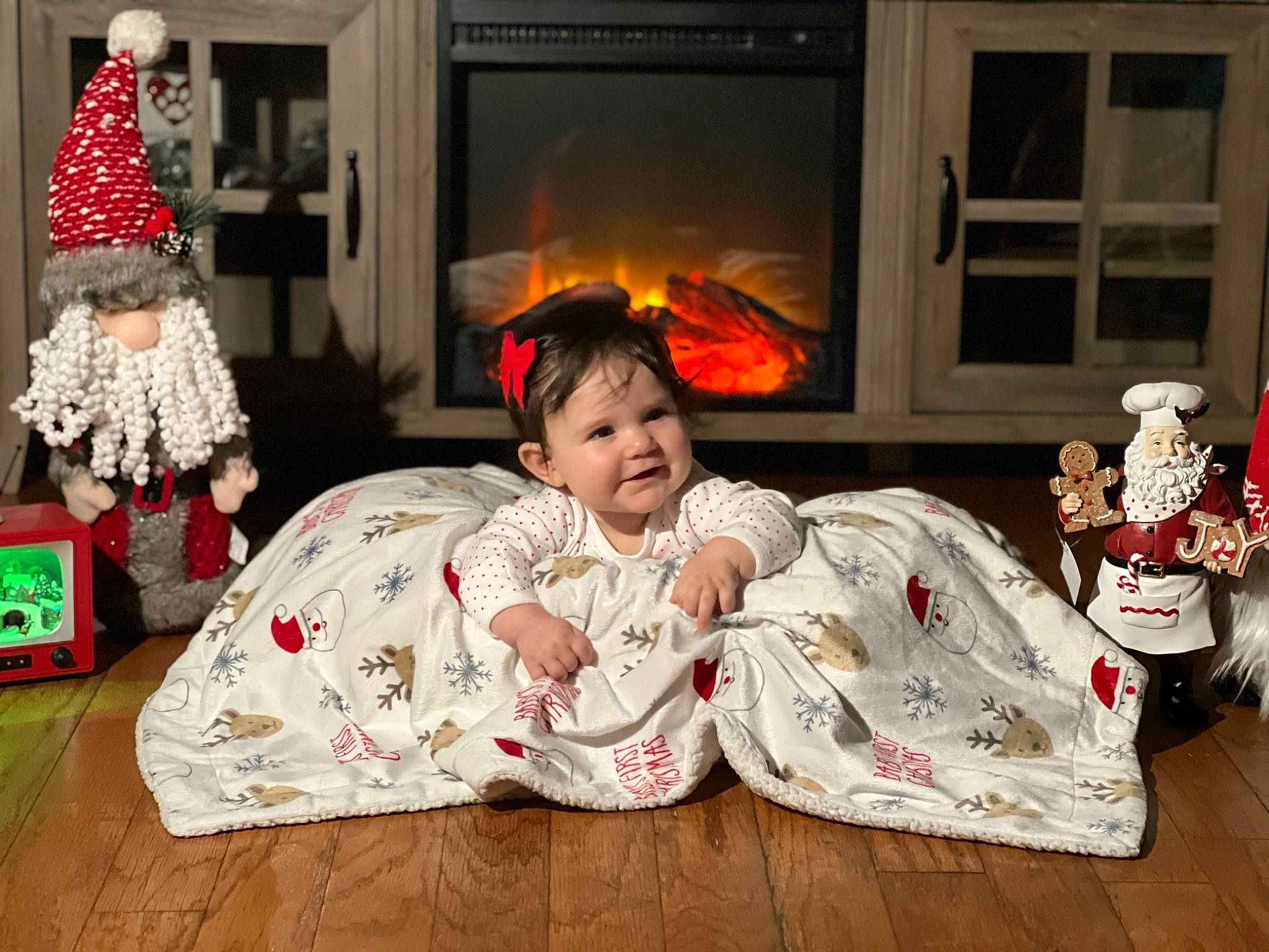 Izabelle is registered to the contest to win money with this photo: baby, baby_toddler_clothing, carmine, christmas, christmas_decoration, christmas_eve, christmas_ornament, comfort, event, fun, happy, holiday, kimono, living_room, ornament, person, room, sitting, toddler, tradition