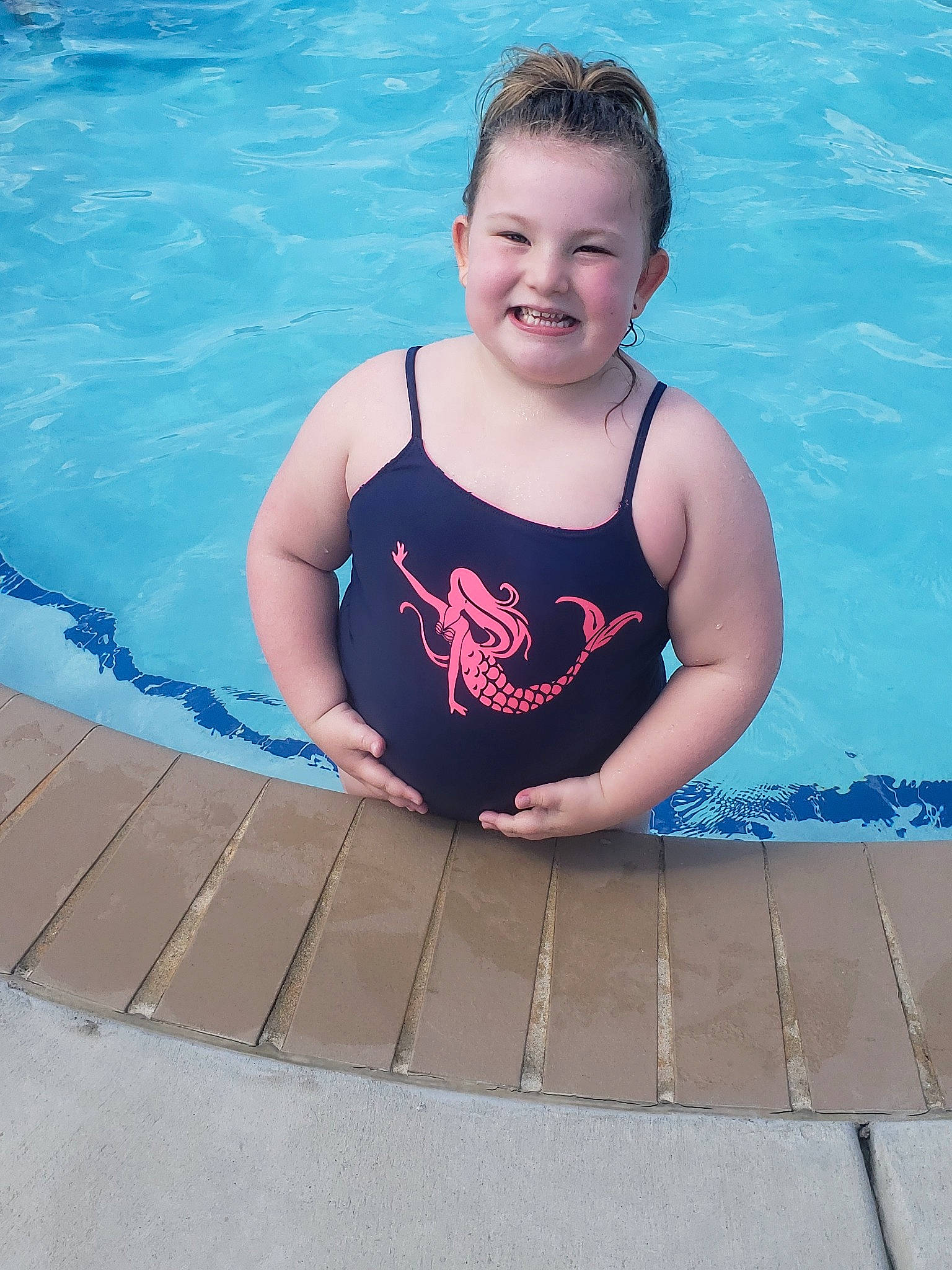 Lanie is registered to the contest to win money with this photo: fun, joy, leisure, person, recreation, summer, swimming_pool, vacation