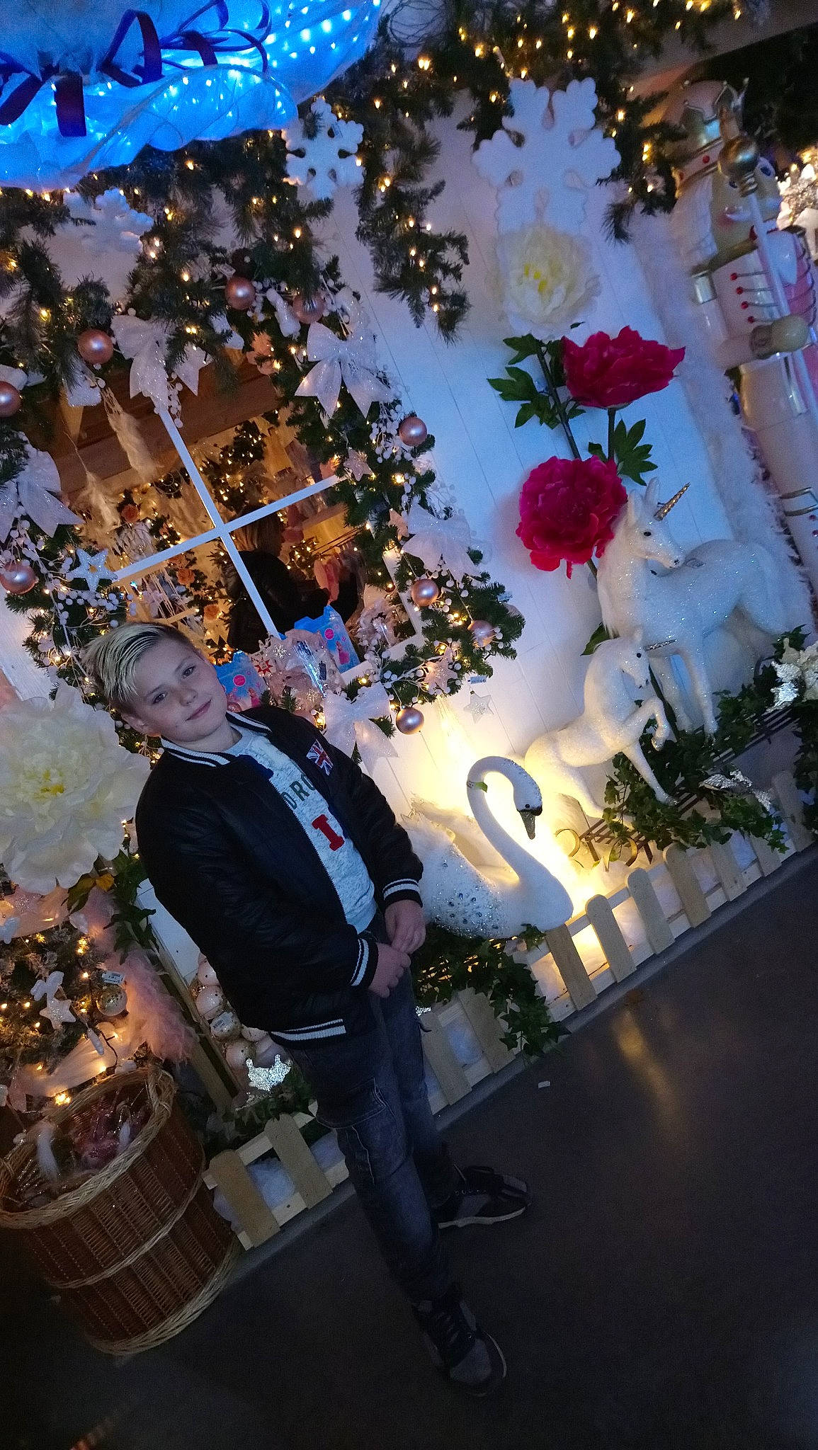 Shawn a rejoint le concours — aidez-le/la à gagner de superbes lots ! art, flower, joy, performance, person, photography, plant, sky, tree, world