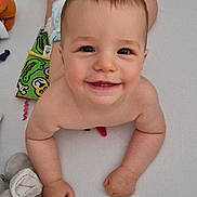 Hayden participe au concours pour gagner de l'argent avec cette photo : baby, bed, child, crib, cute, diaper, expression, face, furniture, hands, happy, head, indoors, infant, person, play, skin, smiling, toys, young