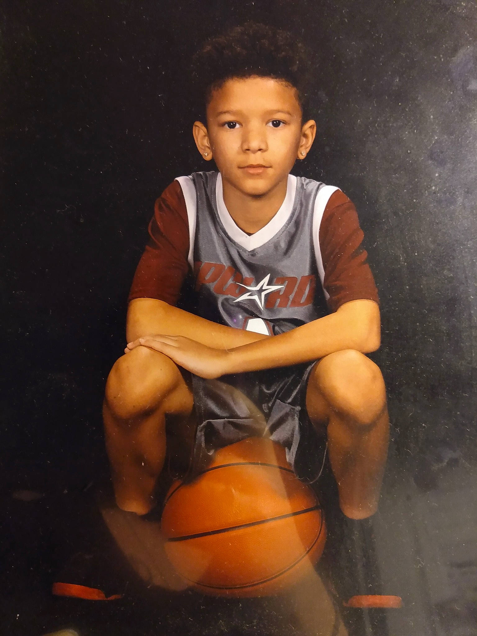 Xavier is registered to the contest to win money with this photo: child, person, portrait, sitting