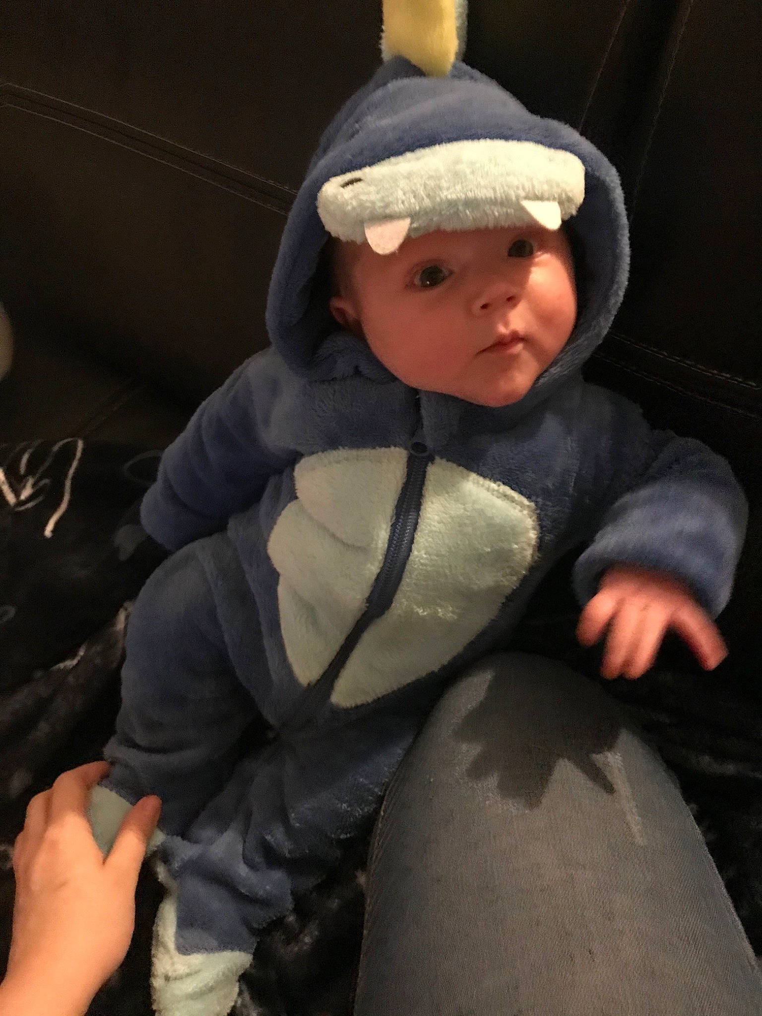 Dawson participe au concours pour gagner de l'argent avec cette photo : child, hat, headgear, headwear, person, sitting, toddler