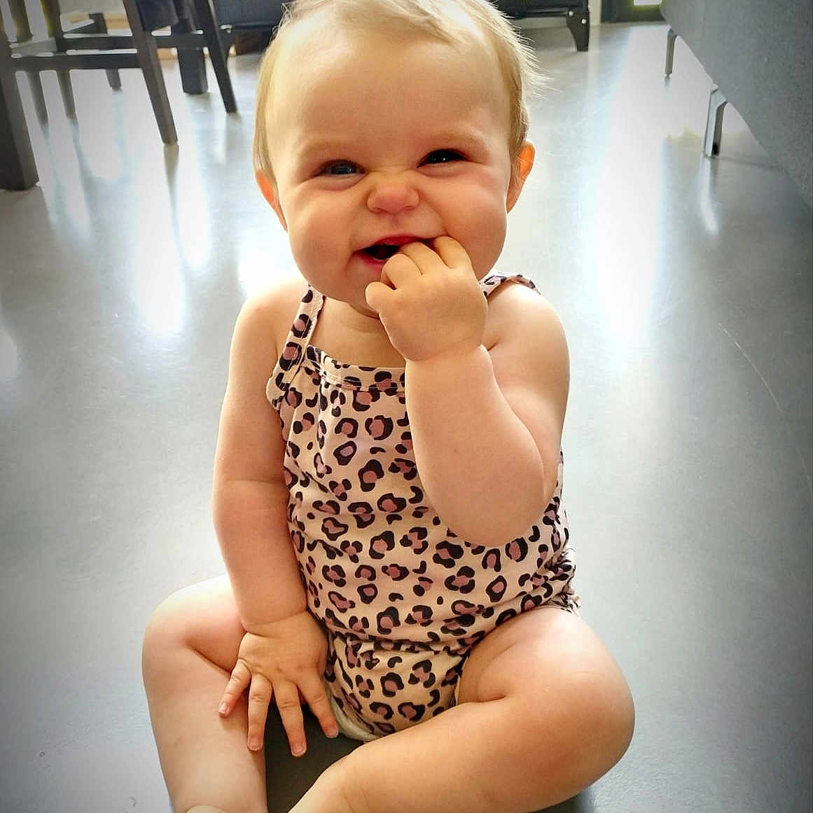 Liv participe au concours pour gagner de l'argent avec cette photo : baby, bodypart, cream, cutlery, dessert, face, finger, food, furniture, hand, happy, head, icecream, indoors, person, photography, portrait, sitting, spoon, table