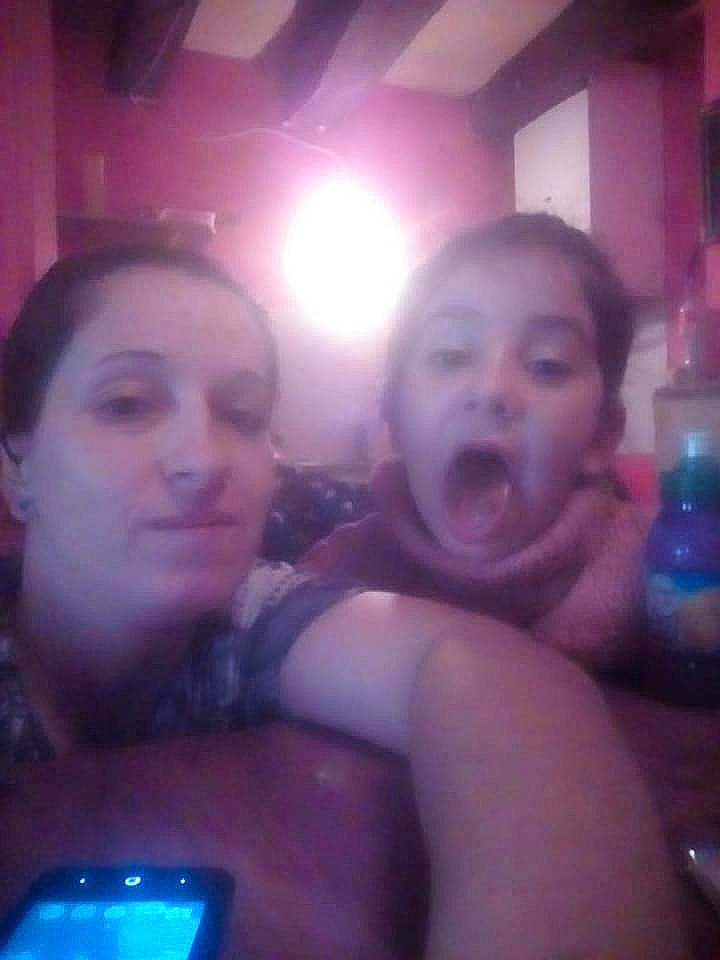 Ambre Delord a rejoint le concours — aidez-le/la à gagner de superbes lots ! black_hair, child, face, friendship, fun, happy, head, lip, mouth, muscle, nose, person, photobombing, photography, selfie, sky, smile, surprise