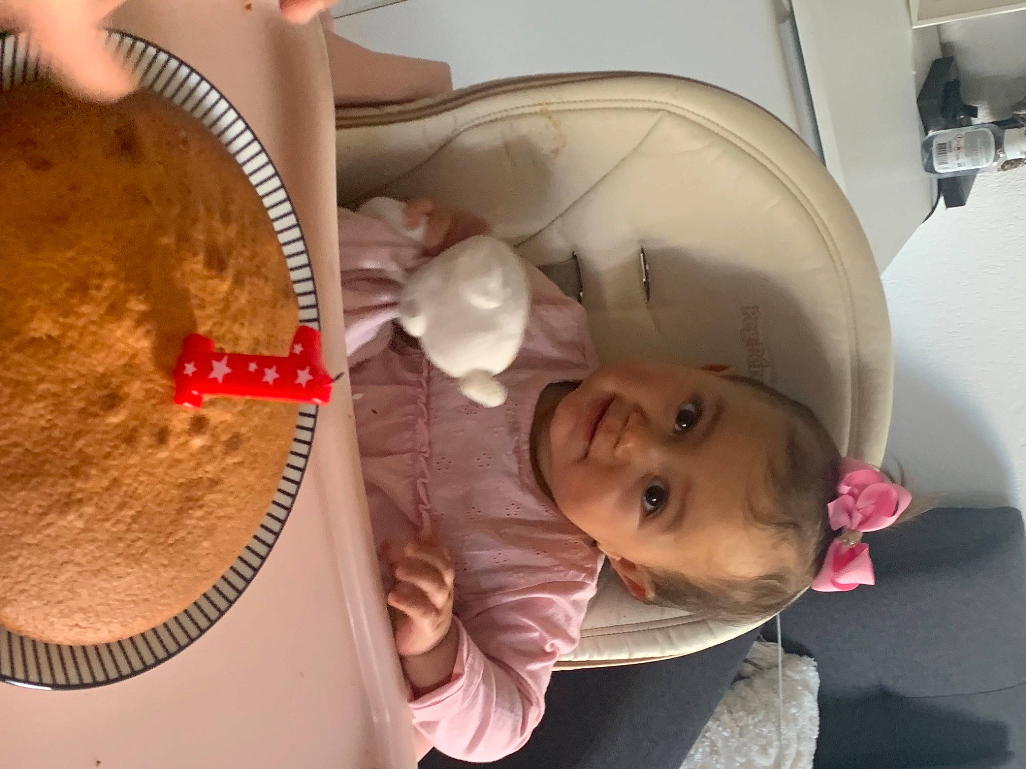 Tya participe au concours pour gagner de l'argent avec cette photo : automotive_wheel_system, baby, child, circle, comfort_food, cookware_and_bakeware, cuisine, eye, eyelash, food, headgear, ingredient, musical_instrument, person, recipe, skin, smile, snapshot, tableware, toddler