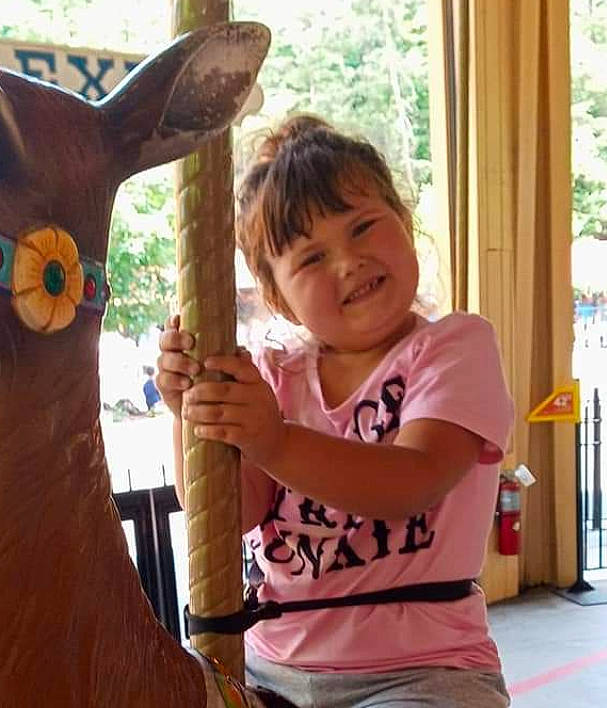 Evelyn joined the competition — help win amazing prizes! art, chainsaw_carving, child, curtain, elbow, fawn, fun, giraffe, giraffidae, happy, joy, leisure, person, play, recreation, smile, t_shirt, thumb, toddler, vacation