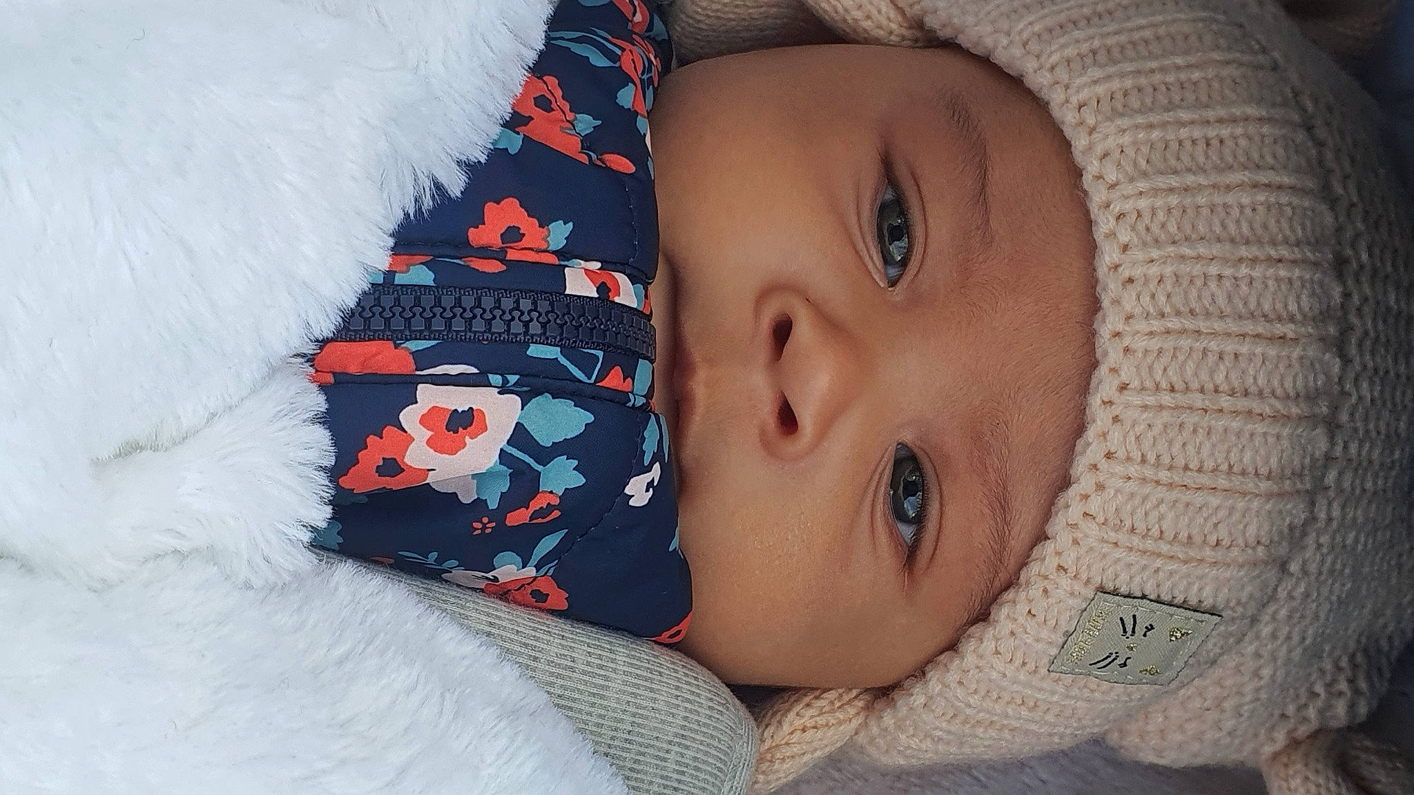 Eva a rejoint le concours — aidez-le/la à gagner de superbes lots ! azure, baby, baby_toddler_clothing, cheek, chin, clothing, comfort, eye, eyebrow, face, headwear, human_body, iris, lip, mouth, neck, nose, outerwear, person, skin