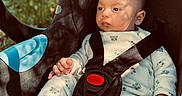 Naël participe au concours pour gagner de l'argent avec cette photo : baby, baby_fashion, buckle, car_seat, child, clothing, cute, daylight, greenery, infant, onesie, outdoor, paw_prints, peaceful, portrait, safety_harness, seat, shadow, small_child, soft_lighting