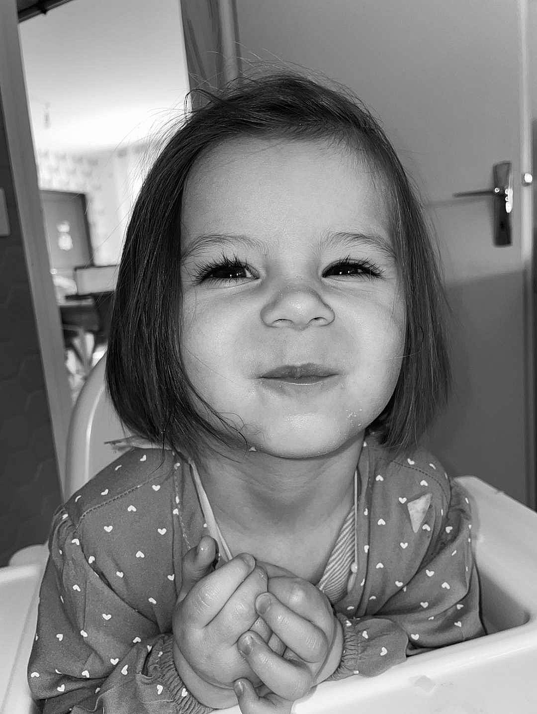 Marya La Princesse a rejoint le concours — aidez-le/la à gagner de superbes lots ! arm, black, black_and_white, cheek, ear, eyebrow, eyelash, facial_expression, hairstyle, hand, human, human_body, iris, lip, mouth, nose, organ, person, photograph, skin