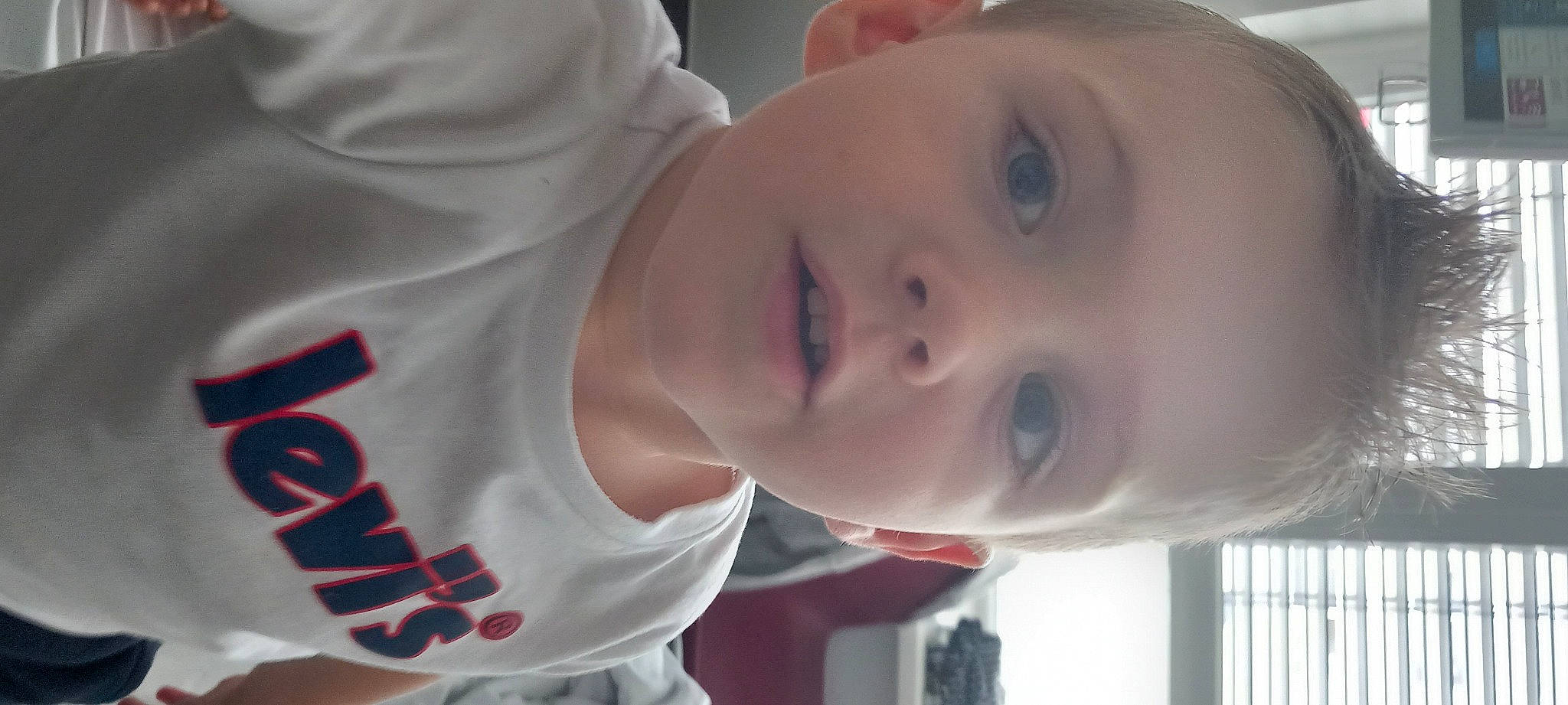 Djyno participe au concours pour gagner de l'argent avec cette photo : cheek, chin, cool, ear, eyebrow, eyelash, face, forehead, hairstyle, human_body, iris, jaw, lip, mouth, neck, nose, person, skin, sleeve, smile