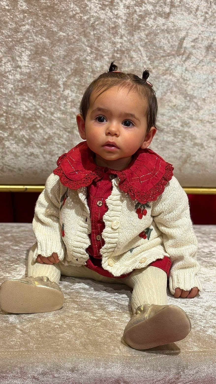 Sevgi participe au concours pour gagner de l'argent avec cette photo : toddler, child, baby, portrait, knitwear, cardigan, red_clothing, pigtails, indoor, soft_texture, curious_expression, sitting, plush_surface, cute, face, head, person, footwear, warm_clothing, closeup