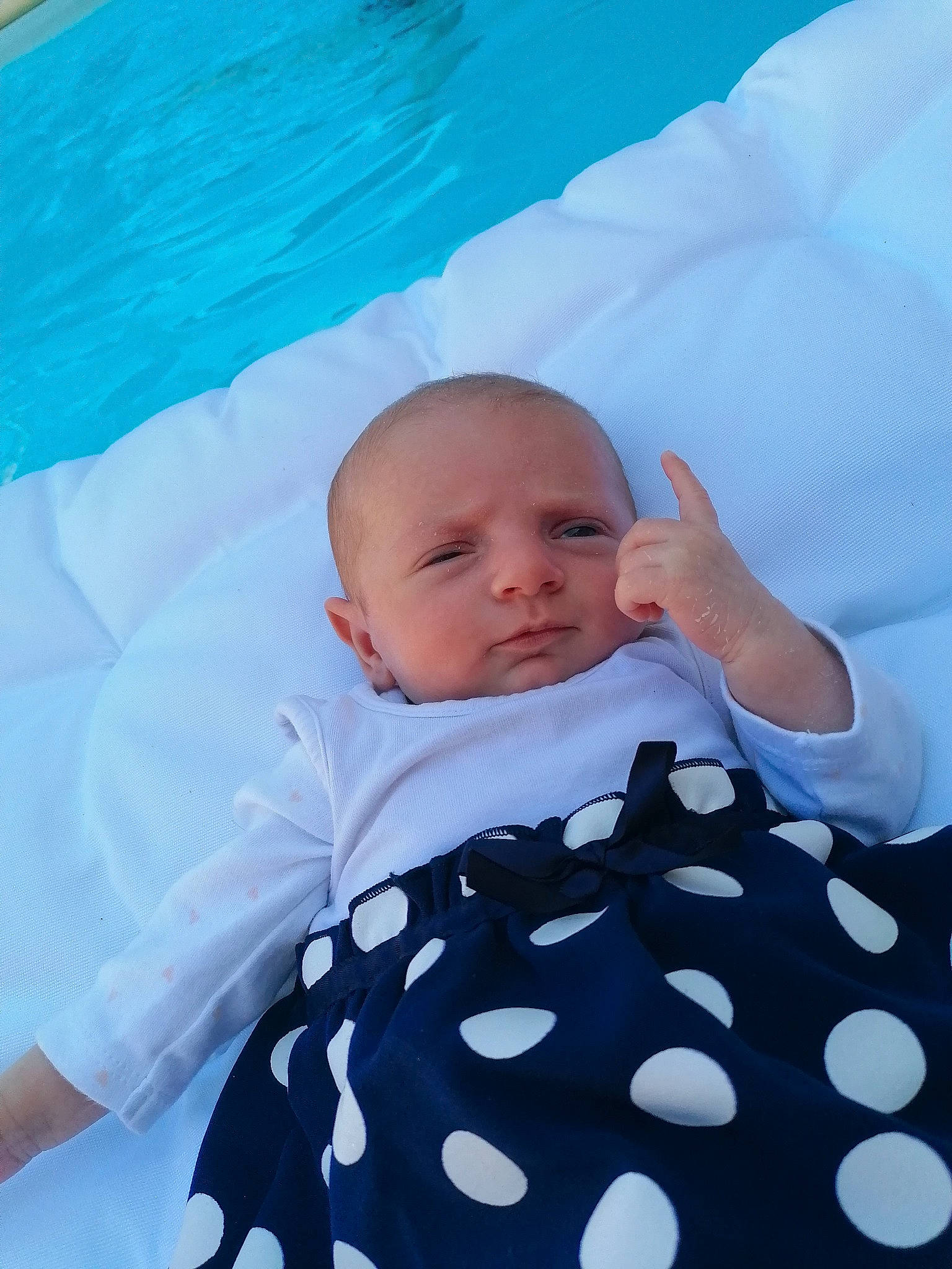 Naömie a rejoint le concours — aidez-le/la à gagner de superbes lots ! aqua, azure, baby, baby_toddler_clothing, child, circle, comfort, electric_blue, eye, fun, head, human_body, leisure, linens, pattern, person, sitting, sleeve, textile, toddler