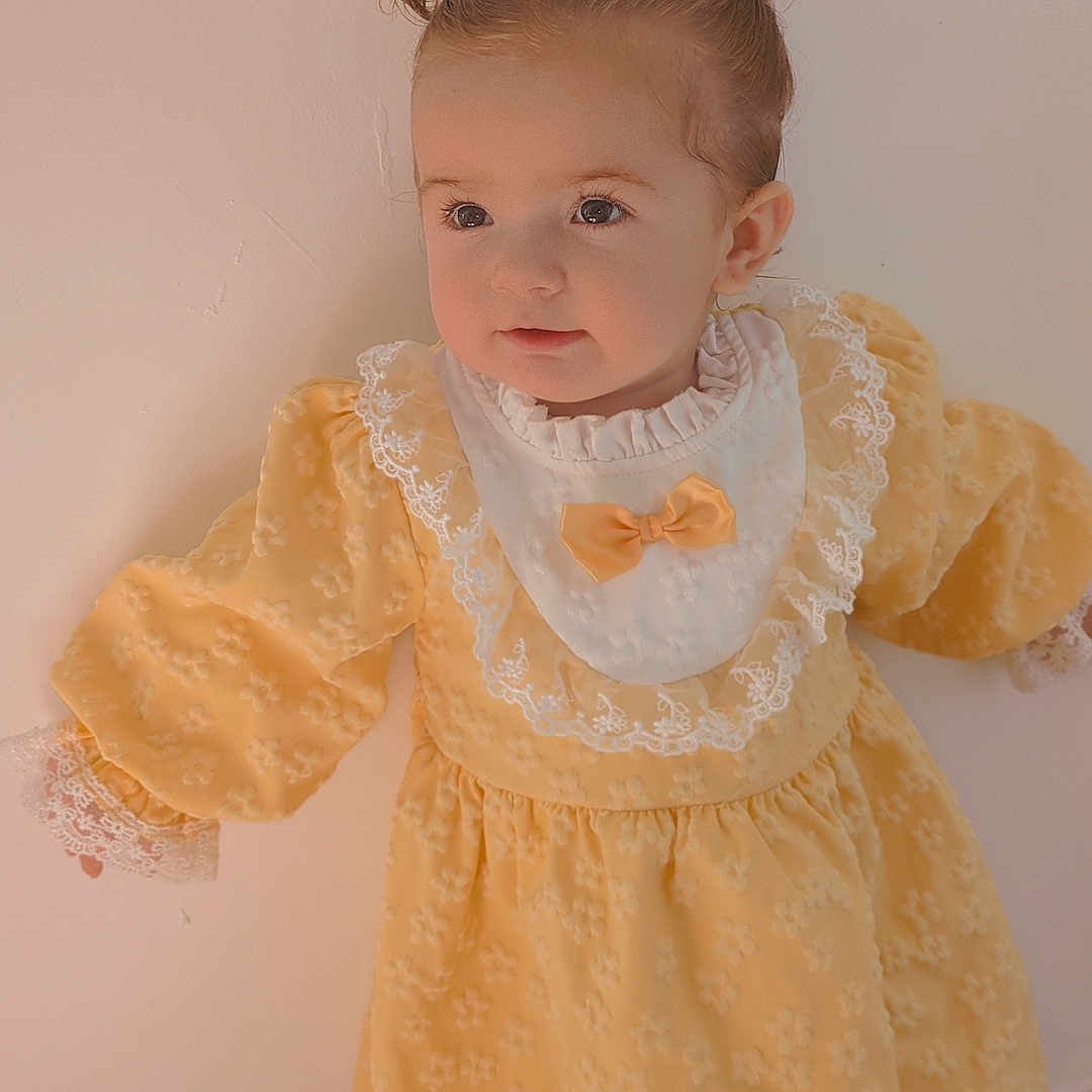 Thayssï participe au concours pour gagner de l'argent avec cette photo : accessories, baby, blouse, clothing, costume, dress, eveningdress, face, fashion, flower, formalwear, gown, hat, head, longsleeve, person, photography, plant, portrait, sleeve