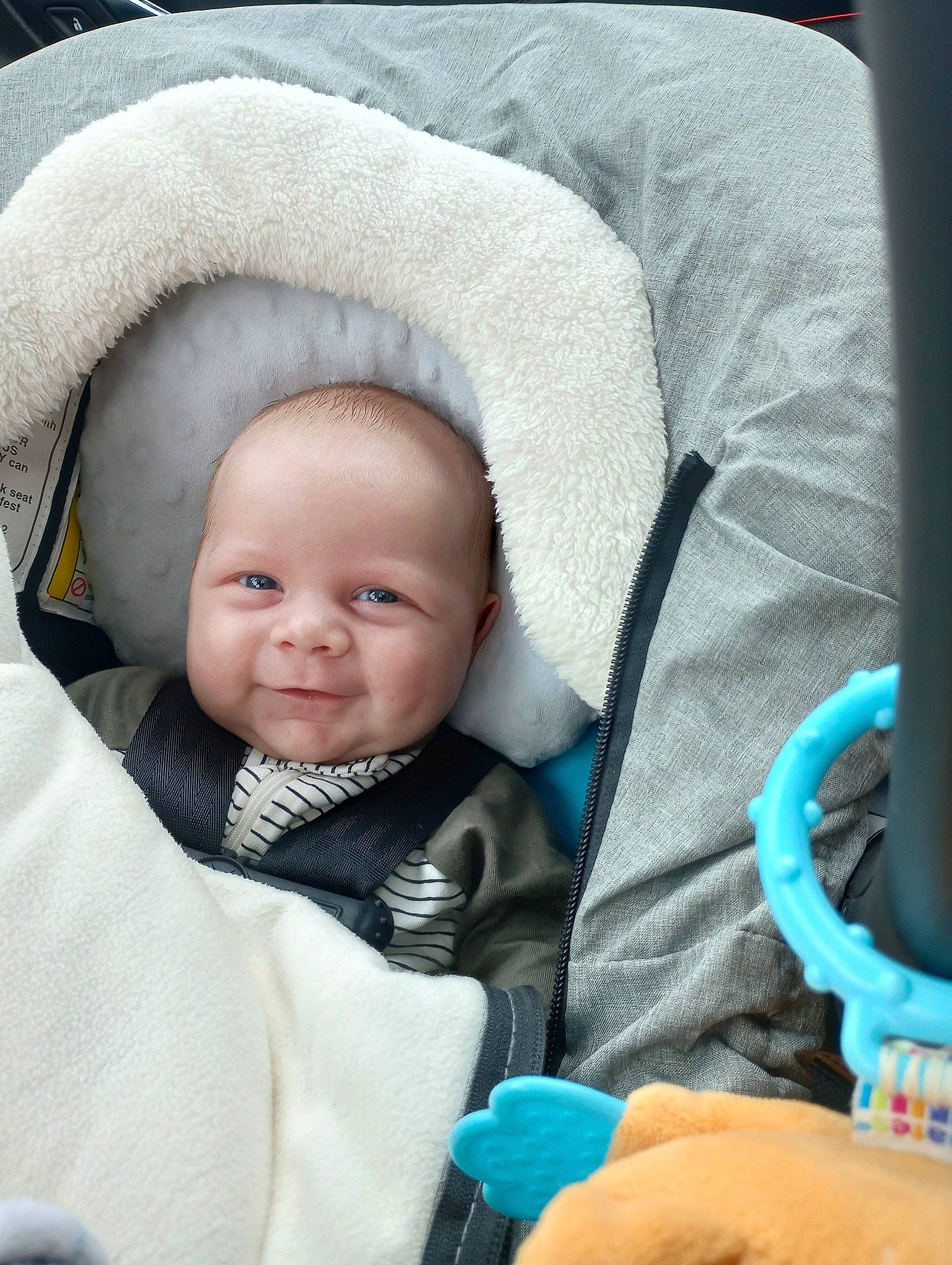 Gabriel is registered to the contest to win money with this photo: baby, baby_products, baby_toddler_clothing, cheek, child, comfort, electric_blue, eyebrow, finger, happy, iris, joy, mammal, person, photograph, product, skin, smile, snapshot, textile