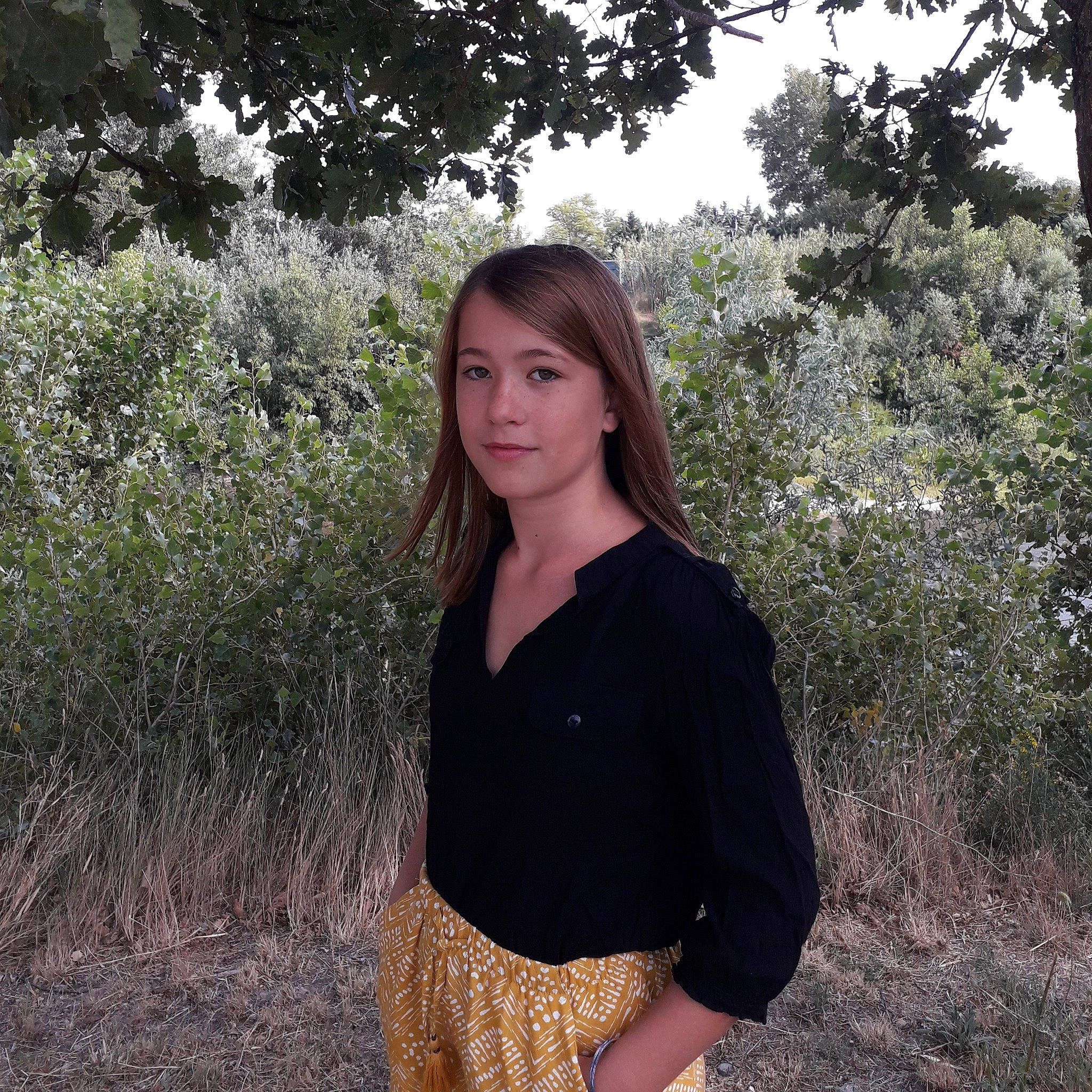 Noelly participe au concours pour gagner de l'argent avec cette photo : arm, beauty, black, blond, brown, brown_hair, clothing, eye, fashion, grass_family, hair, joint, lady, long_hair, pattern, person, photograph, photography, shoulder, spring