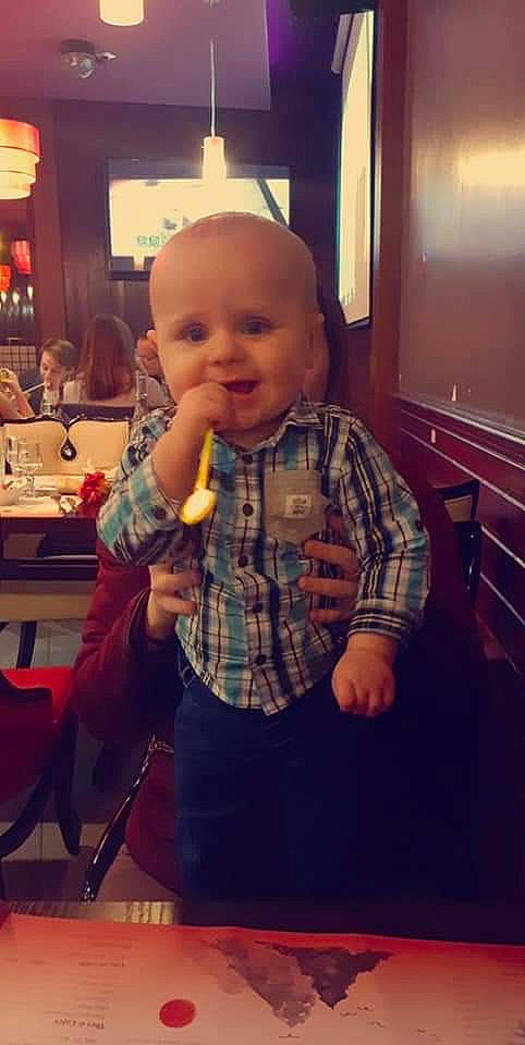 Swan a rejoint le concours — aidez-le/la à gagner de superbes lots ! baby, cheek, child, cool, design, eating, face, head, nose, pattern, people, person, play, sitting, smile, square, tartan, toddler