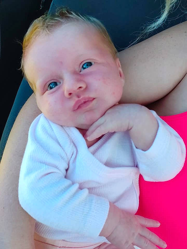 Luna participe au concours pour gagner de l'argent avec cette photo : baby, cheek, child, eye, face, head, iris, lip, nose, person, pink, skin, toddler