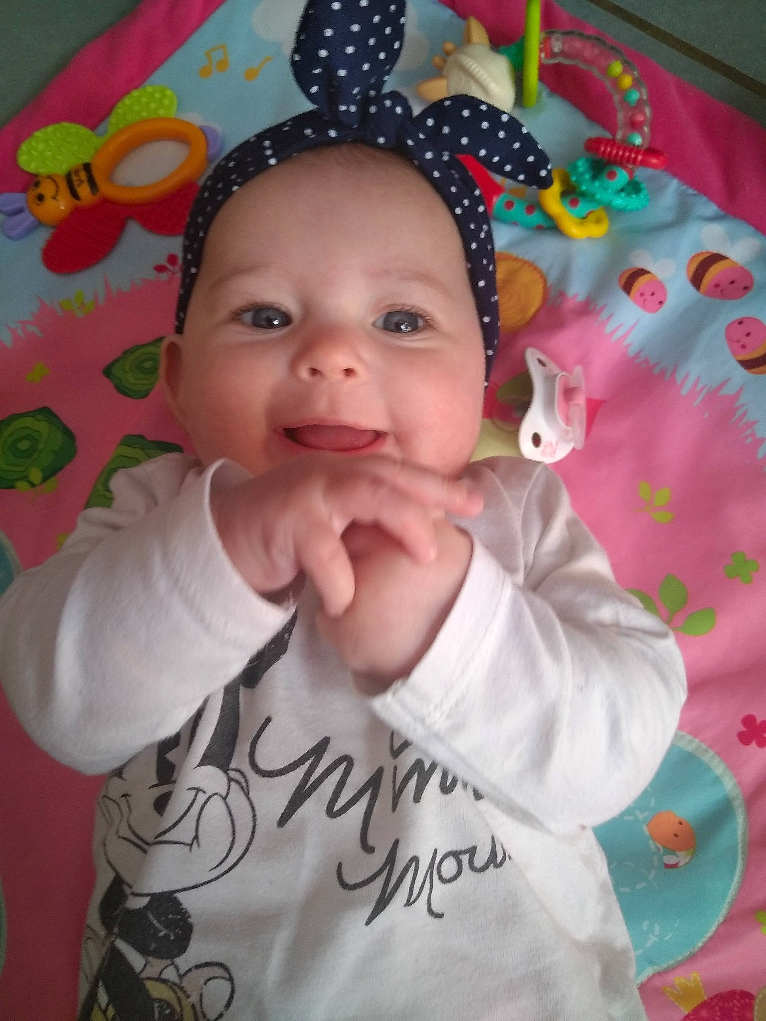 Kassandra a rejoint le concours — aidez-le/la à gagner de superbes lots ! baby, baby_toddler_clothing, cheek, chin, clothing, eyebrow, face, gesture, happy, head, iris, lip, nose, person, pink, product, skin, sleeve, smile, textile