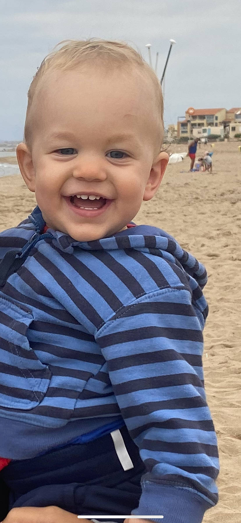 Sédine participe au concours pour gagner de l'argent avec cette photo : azure, baby, baby_toddler_clothing, beach, cheek, child, chin, eye, fun, happy, joy, leisure, nose, people_on_beach, person, skin, sky, sleeve, smile, t_shirt