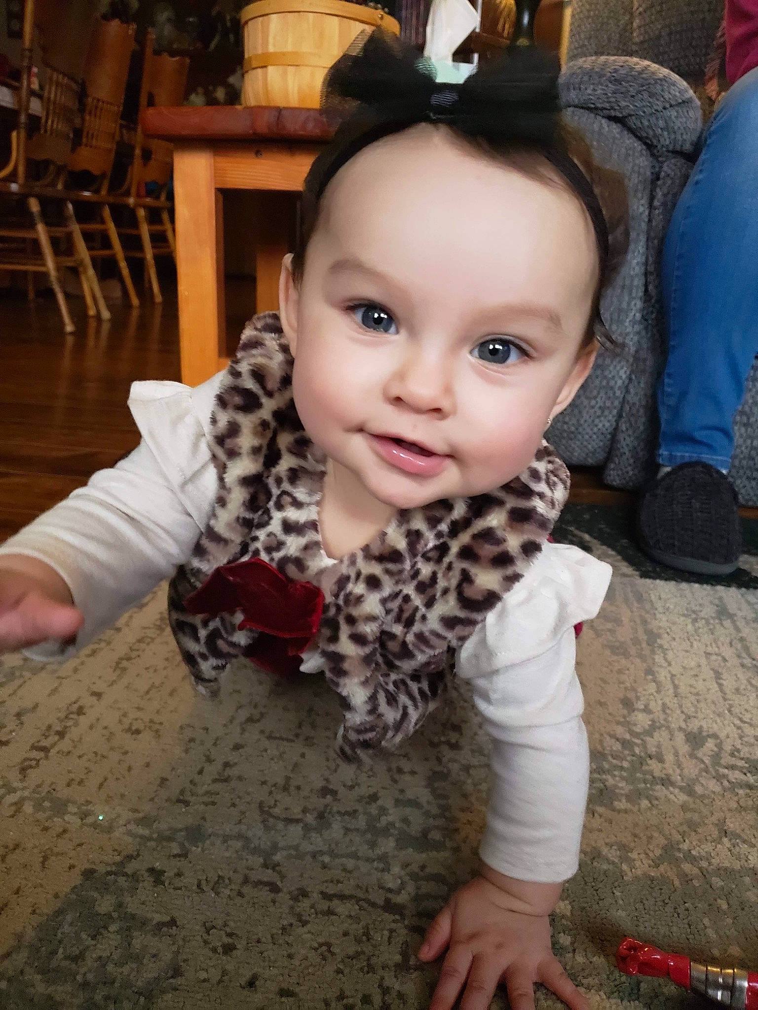 Ofelia is registered to the contest to win money with this photo: baby, beauty, cheek, child, ear, eye, face, forehead, head, iris, lip, nose, organ, pattern, person, play, sitting, skin, smile, snapshot