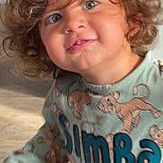 Lyzio a rejoint le concours — aidez-le/la à gagner de superbes lots ! baby, cartoon, child, close_up, clothing, curly_hair, cute, expression, face, fun, indoor, natural_light, person, playful, portrait, shirt, simba, smiling, toddler, young_child