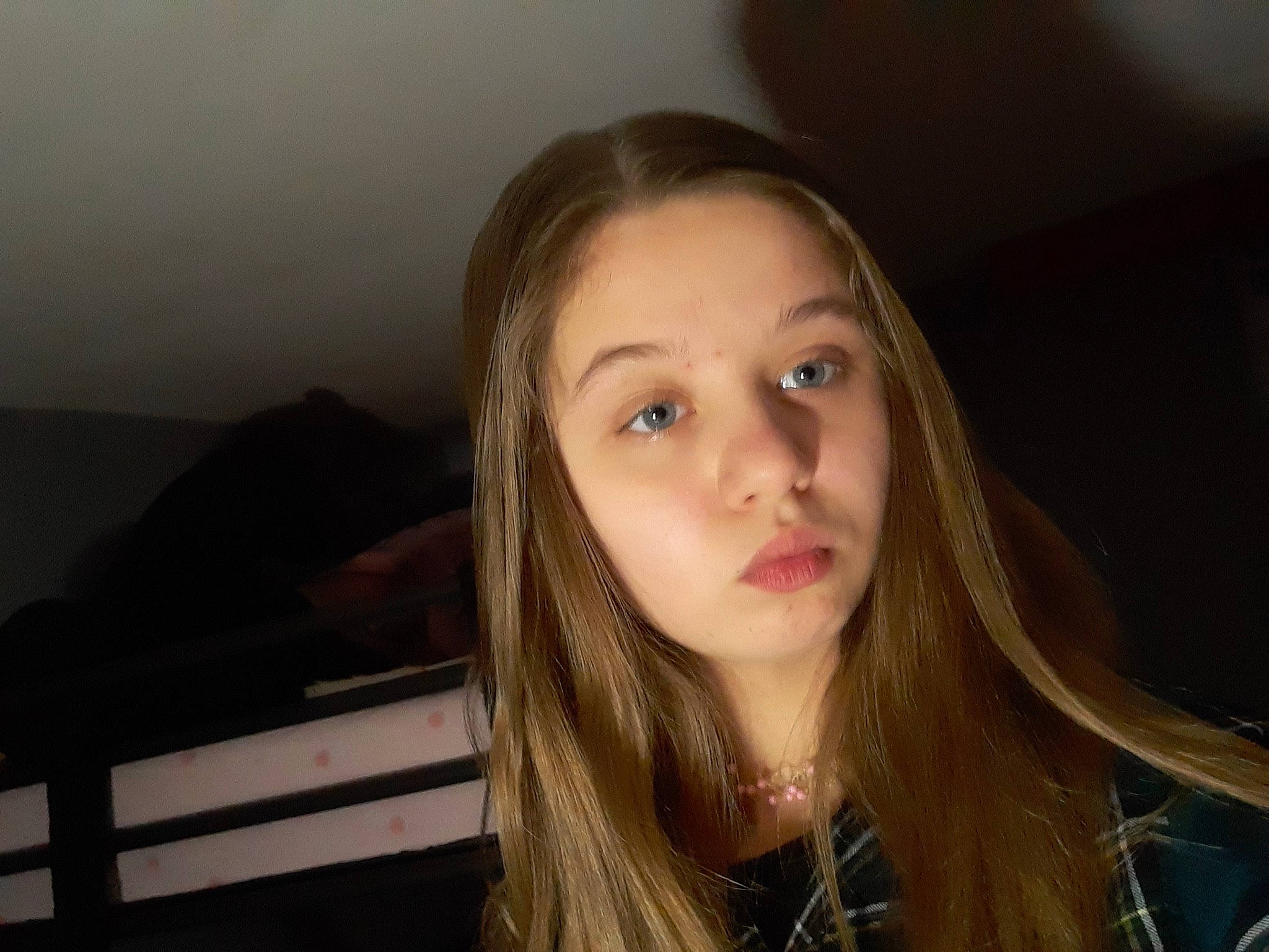 Lea participe au concours pour gagner de l'argent avec cette photo : black_hair, blond, brown_hair, cheek, chin, eyebrow, eyelash, flash_photography, fun, happy, iris, jaw, layered_hair, lip, lipstick, long_hair, makeover, nose, person, skin