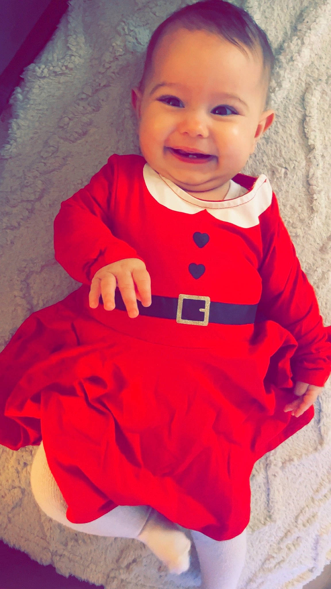 Deyna participe au concours pour gagner de l'argent avec cette photo : baby, baby_toddler_clothing, cheek, chin, cool, dress, eye, face, facial_expression, hairstyle, happy, head, joy, lip, nose, person, pink, red, skin, sleeve