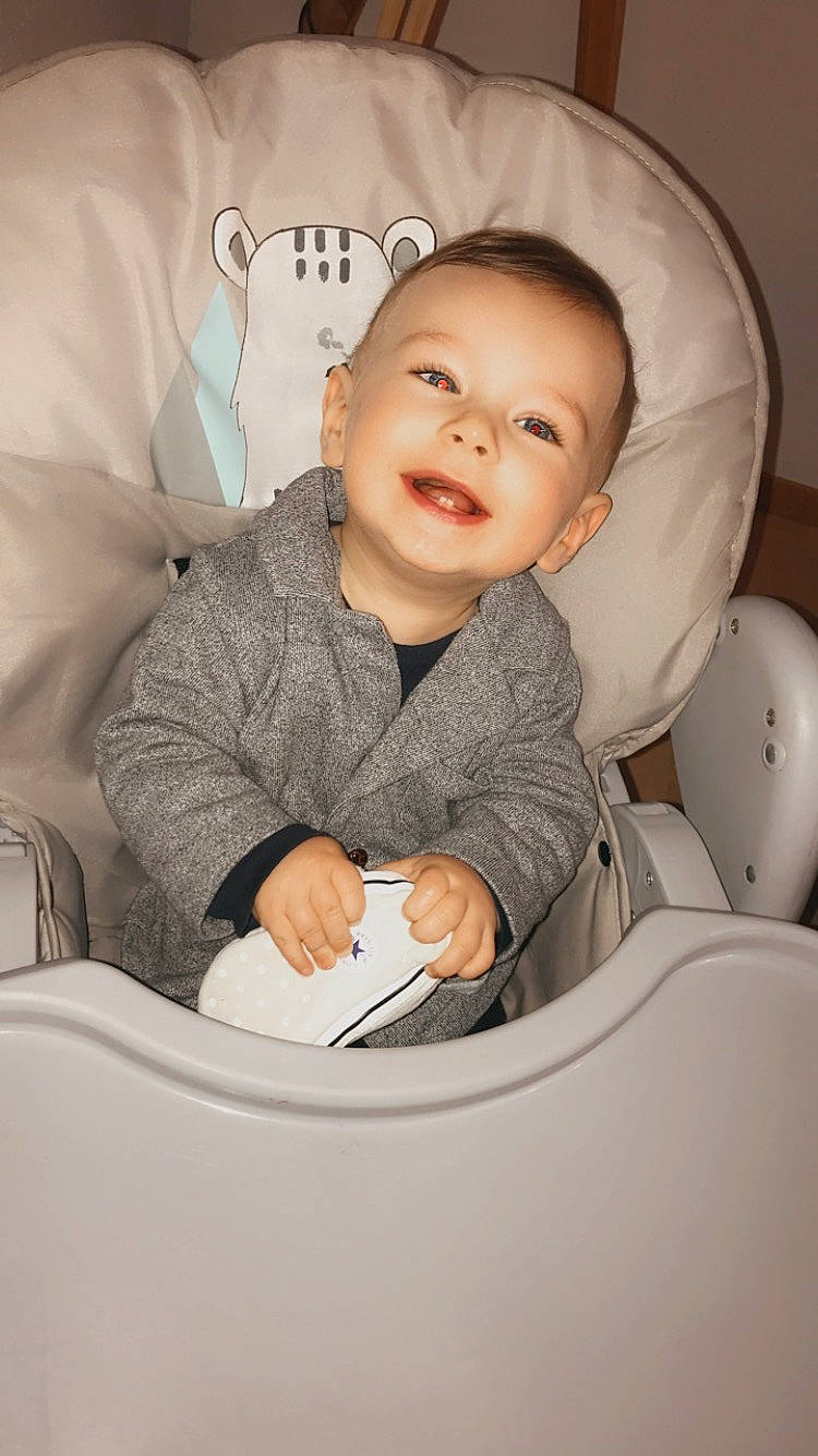 Keyden a rejoint le concours — aidez-le/la à gagner de superbes lots ! automotive_design, baby, baby_products, baby_toddler_clothing, car_seat, chair, child, comfort, event, eye, finger, flash_photography, fun, happy, joy, laugh, person, room, sitting, sleeve