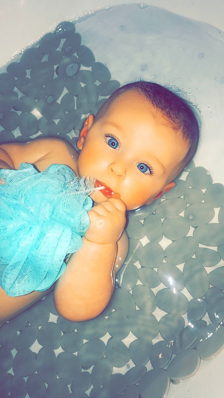 Keyden a rejoint le concours — aidez-le/la à gagner de superbes lots ! aqua, baby, baby_products, baby_toddler_clothing, blue, child, day_dress, pattern, person, stomach, toddler, turquoise