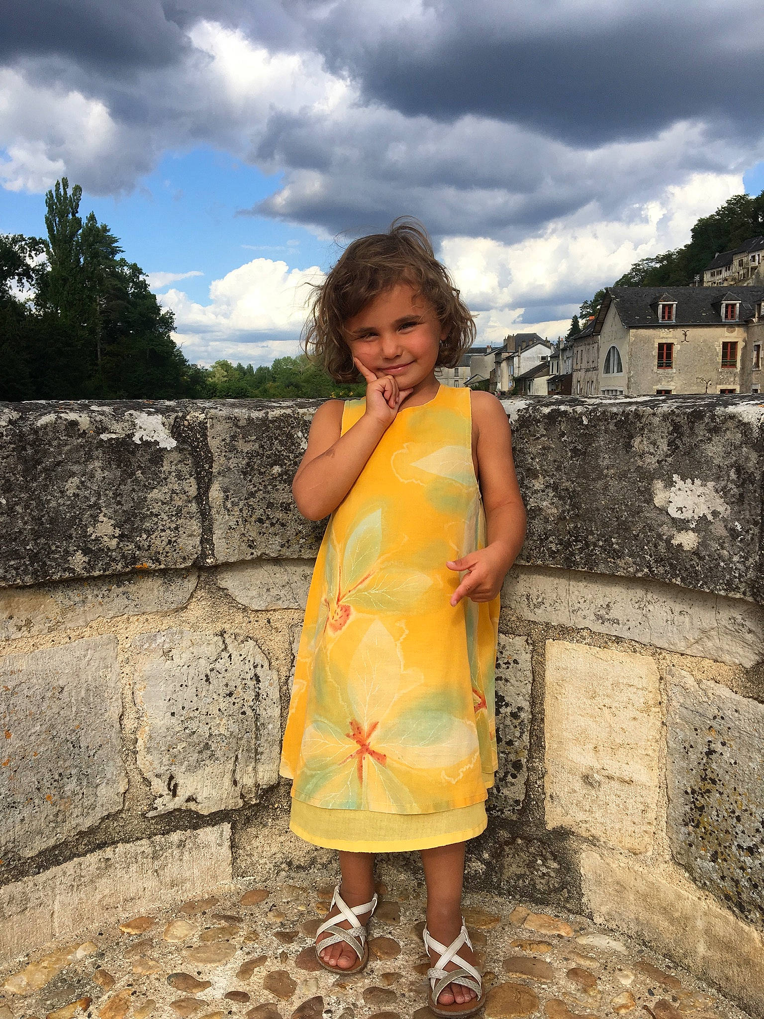 Lilou participe au concours pour gagner de l'argent avec cette photo : child, dress, fawn, joy, person, smile, summer, tourism, vacation, yellow