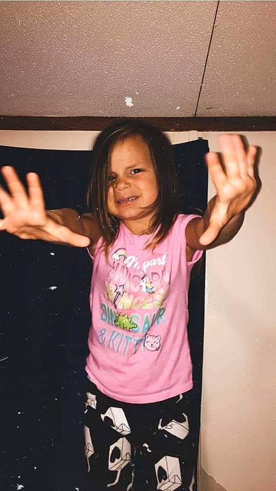 Maranda is registered to the contest to win money with this photo: arm, child, cool, finger, fun, gesture, hand, happy, joint, joy, muscle, person, photography, pink, play, shoulder, smile, standing, t_shirt, thumb