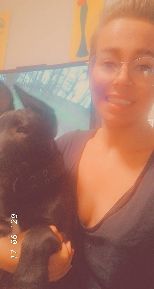 Thor participe au concours pour gagner de l'argent avec cette photo : chest, ear, face, fawn, forehead, head, lip, mouth, neck, nose, photography, selfie, skin, smile