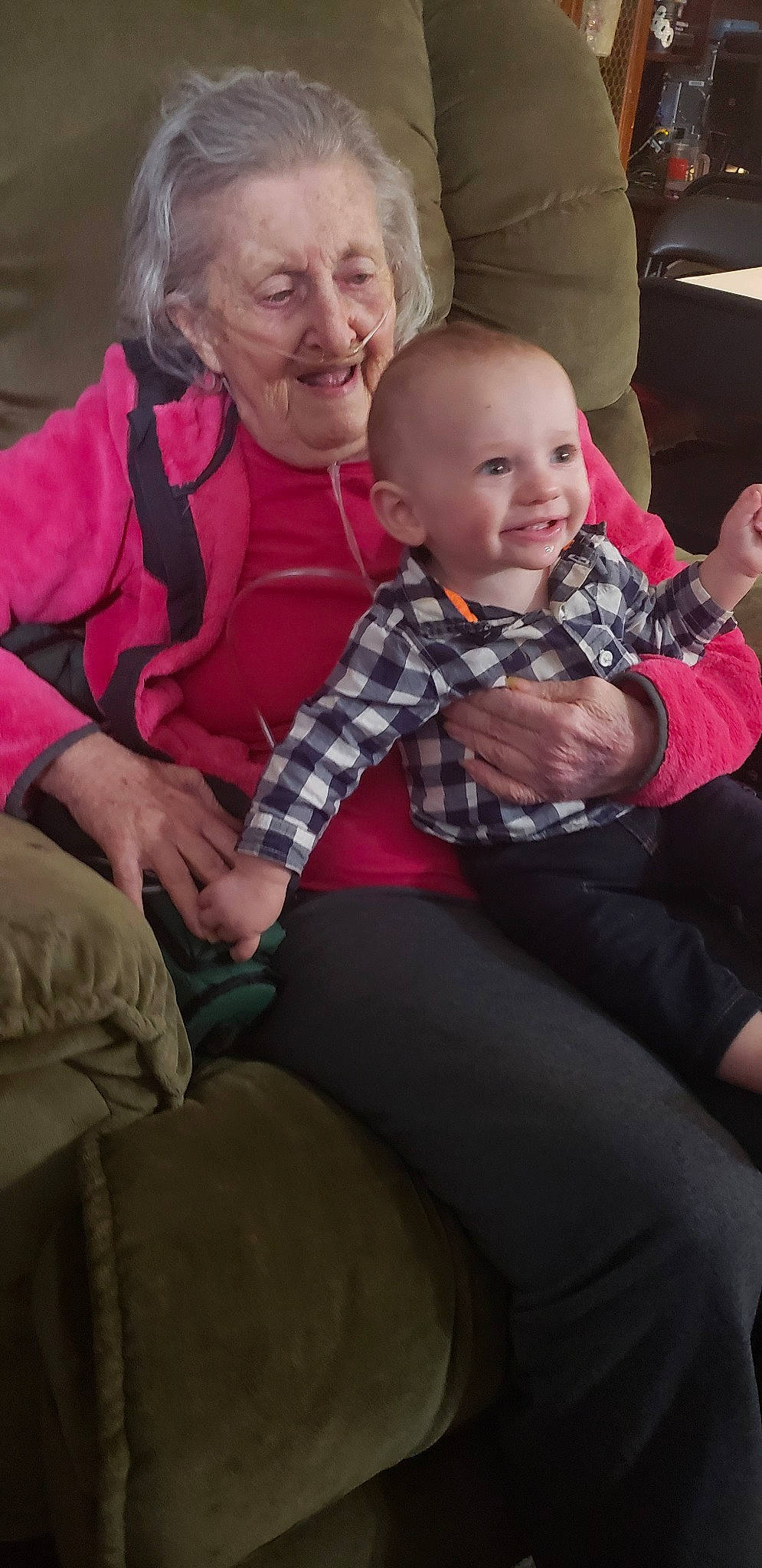 Eastan is registered to the contest to win money with this photo: car_seat, child, day, family, fun, girl, grandparent, hair, human, human_body, infant, joy, lap, mother, people, person, product, senior_citizen, sitting, skin