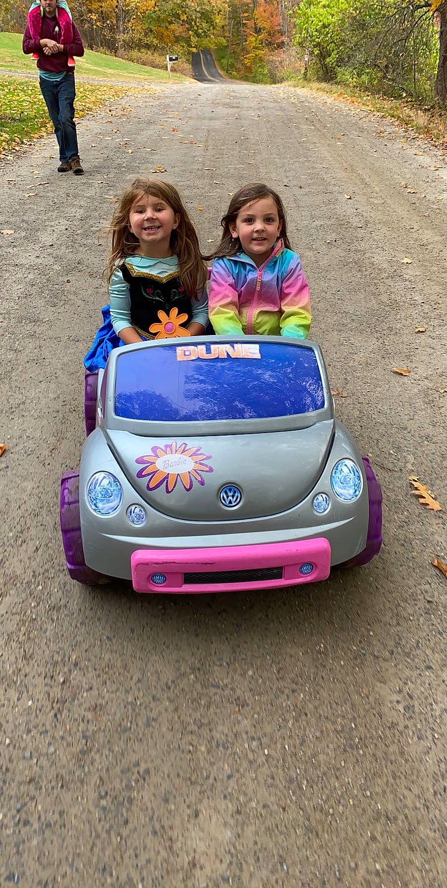 Isabelle is registered to the contest to win money with this photo: asphalt, car, child, city_car, compact_car, fun, headwear, joy, leisure, motor_vehicle, person, photography, smile, subcompact_car, toddler, vacation, vehicle