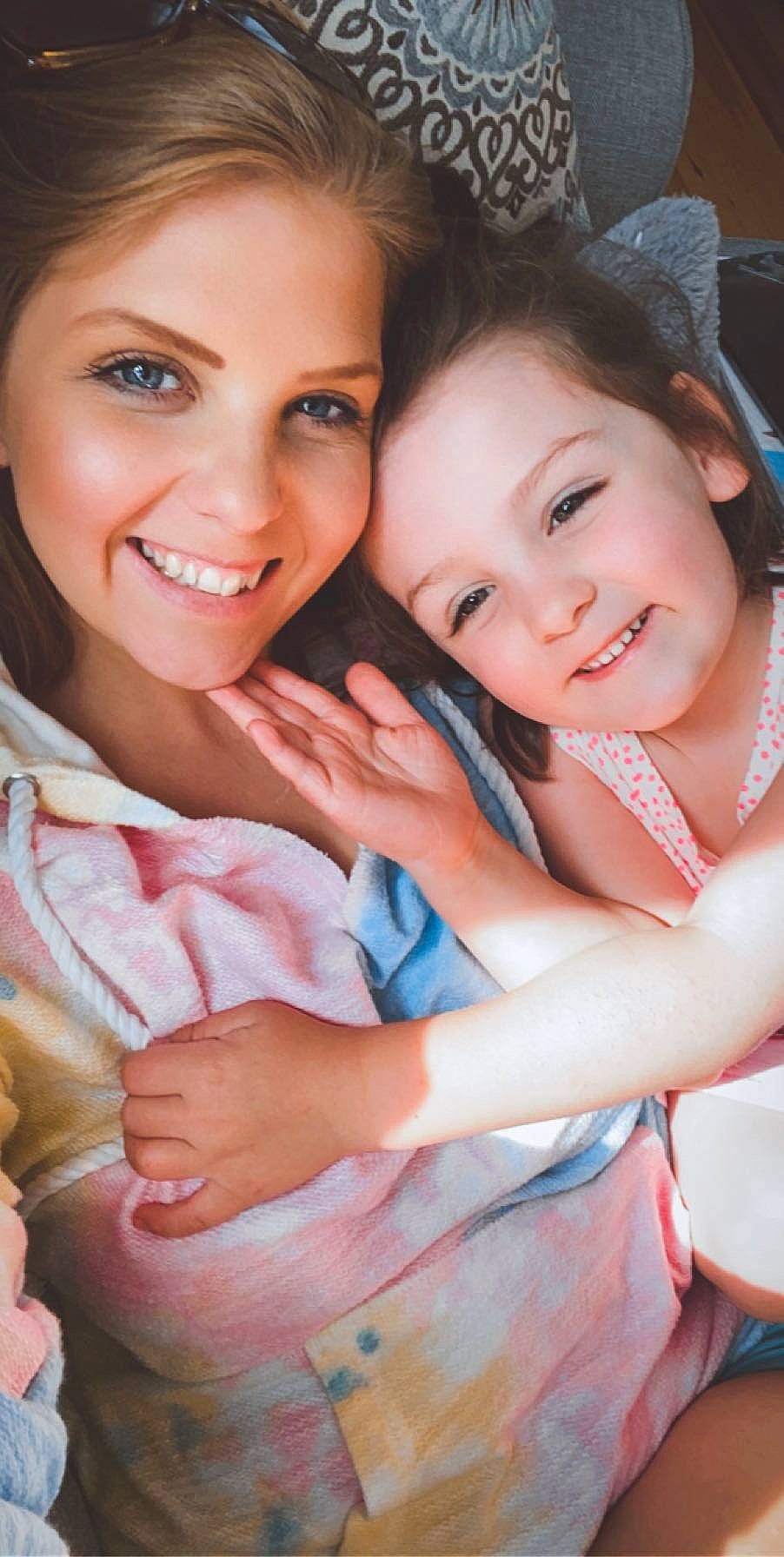 Isabelle is registered to the contest to win money with this photo: baby, cheek, child, fun, gesture, happy, hug, joy, person, sibling, skin, smile