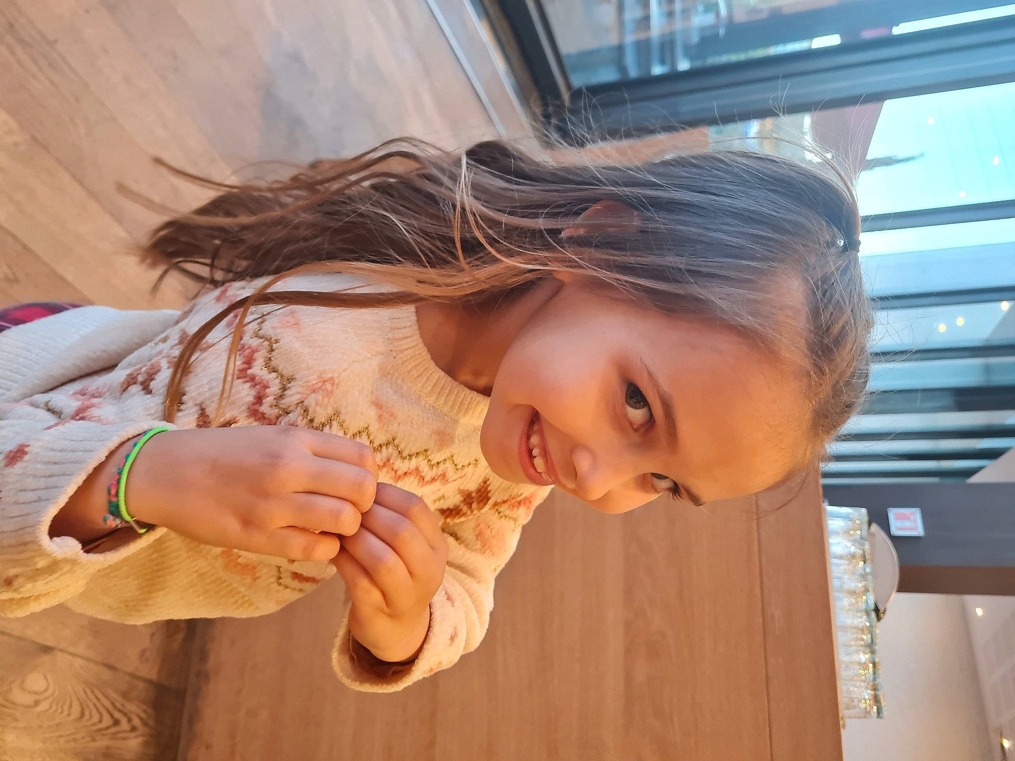 Leia participe au concours pour gagner de l'argent avec cette photo : bangs, blond, brown_hair, child, eye, eyelash, fun, hair, happy, head, jewellery, joy, leisure, nail, pattern, person, smile, soil, toddler, vacation