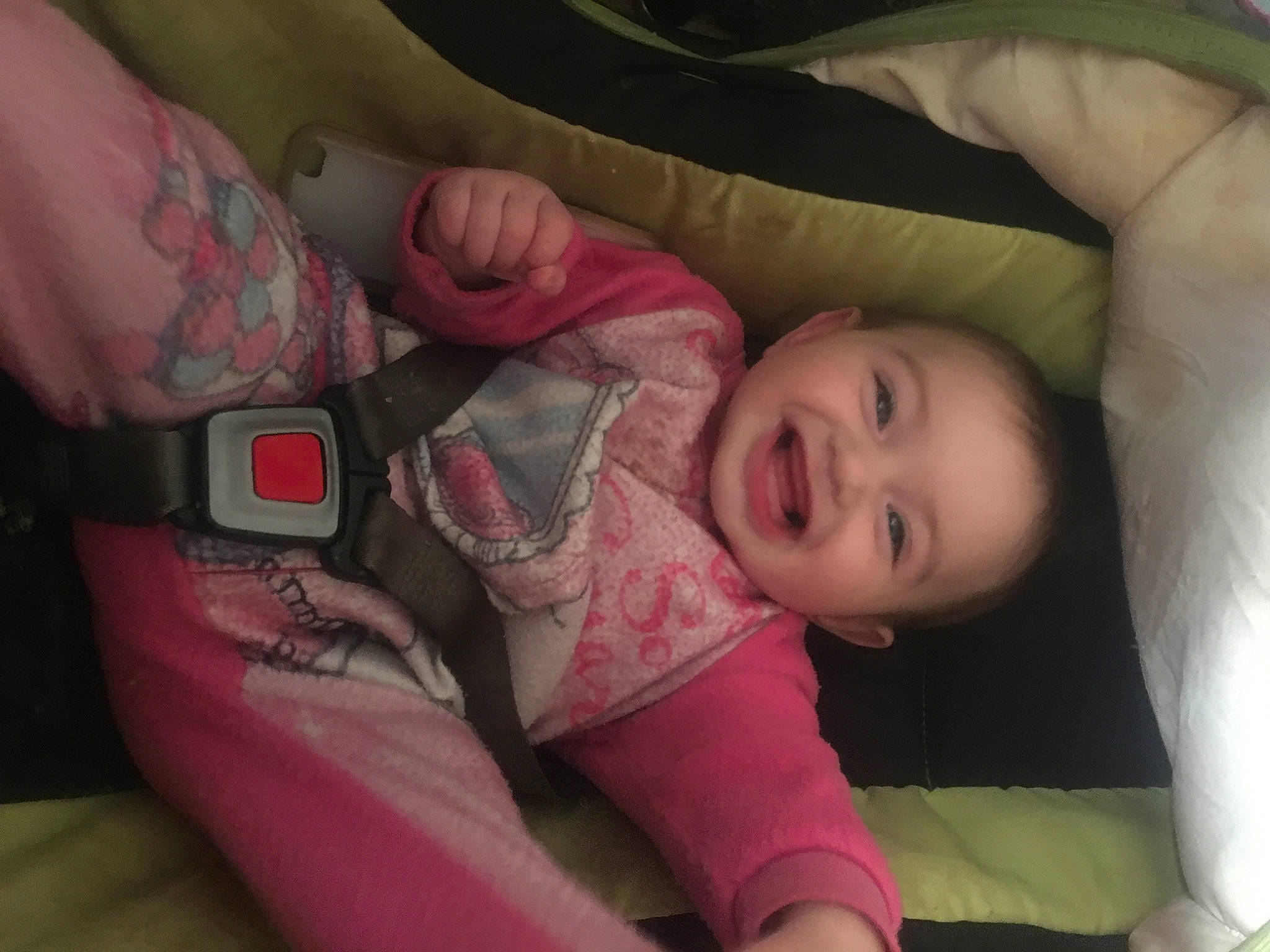 Lorenza a rejoint le concours — aidez-le/la à gagner de superbes lots ! arm, baby, birth, cheek, child, finger, hand, joy, mouth, person, pink, skin, toddler