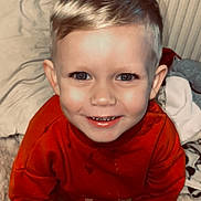 Aëden participe au concours pour gagner de l'argent avec cette photo : blanket, blond_hair, casual_clothing, child, childhood, cozy, cute, face, happy, indoor, pants, playful, portrait, radiator, red_sweater, room, sitting, smiling, wall_art, young