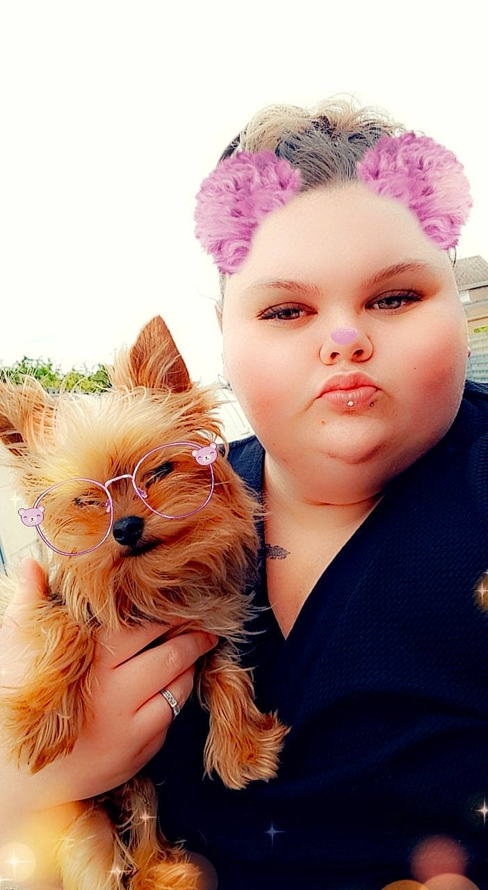 Guizmo a rejoint le concours — aidez-le/la à gagner de superbes lots ! blond, brown_hair, cap, carnivore, companion_dog, costume_hat, ear, eye, eyewear, fashion_accessory, fun, fur, glasses, happy, headband, headpiece, knit_cap, long_hair, skin, whiskers