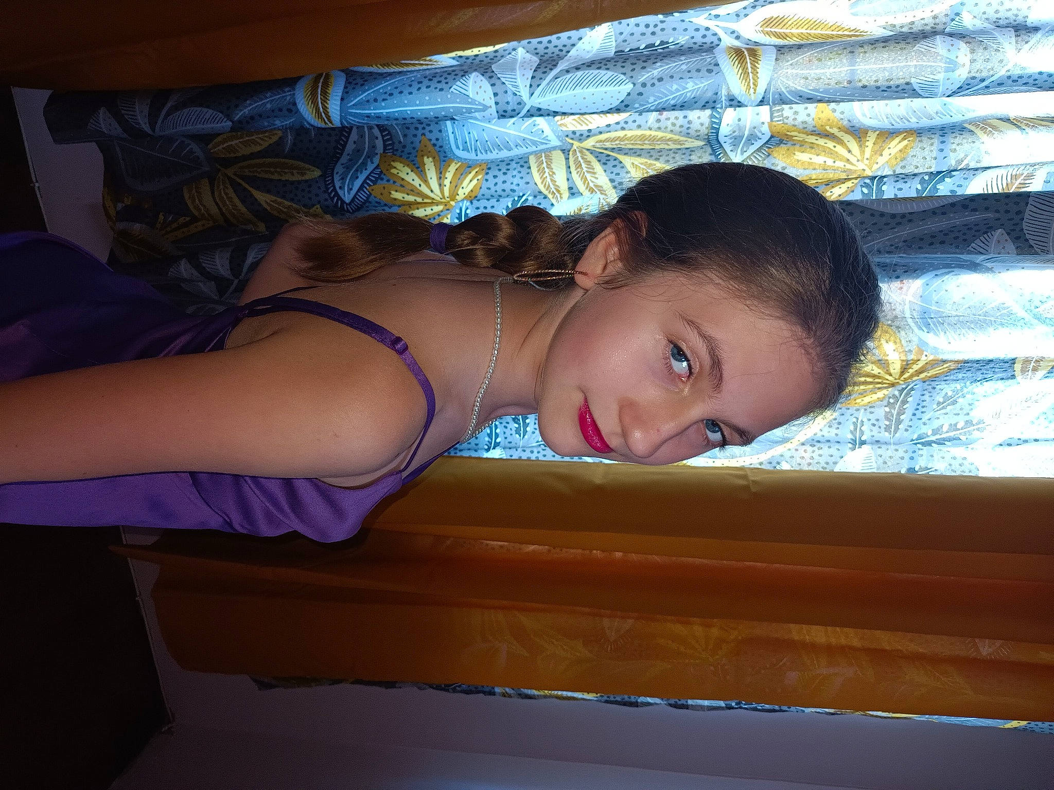 Alyssa a rejoint le concours — aidez-le/la à gagner de superbes lots ! black_hair, chest, child, comfort, elbow, electric_blue, eye, face, flash_photography, fun, happy, hardwood, head, human_leg, joy, leisure, person, smile, thigh, toddler