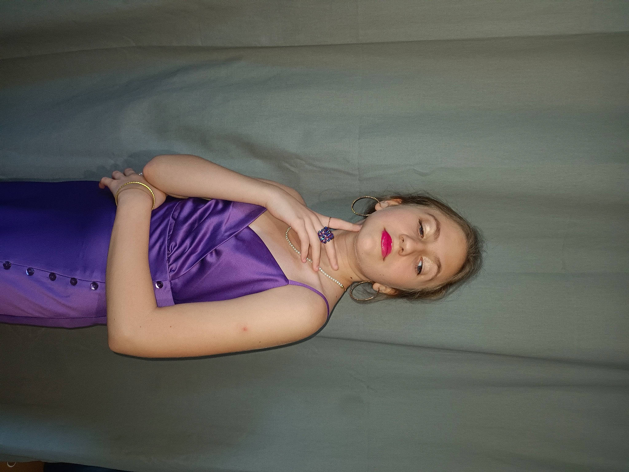 Alyssa a rejoint le concours — aidez-le/la à gagner de superbes lots ! abdomen, black_hair, chest, comfort, elbow, eyelash, flash_photography, human_body, knee, leg, lip, long_hair, neck, person, shoulder, sleeve, stomach, thigh, trunk, waist