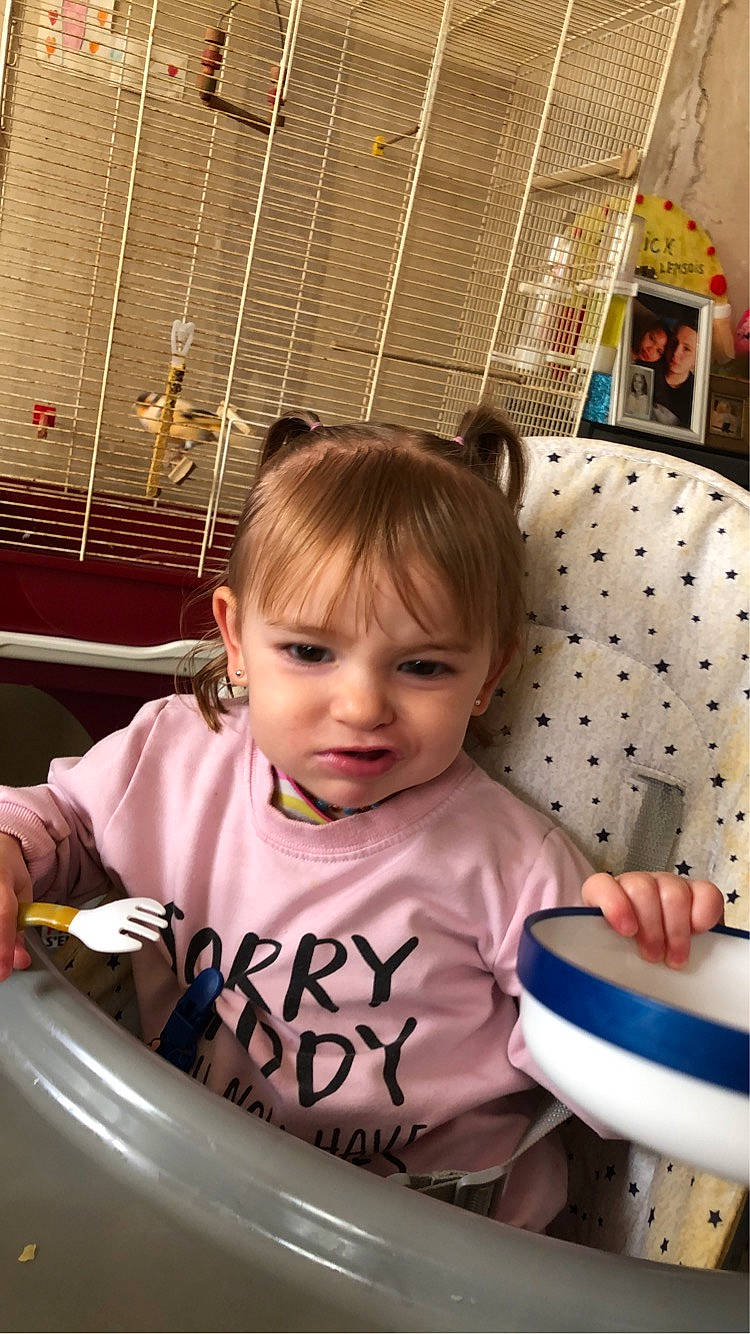 Hyliana a rejoint le concours — aidez-le/la à gagner de superbes lots ! auto_part, automotive_exterior, automotive_wheel_system, baby, baby_products, child, fun, hairstyle, happy, leisure, motor_vehicle, person, personal_protective_equipment, picture_frame, play, room, sitting, steering_wheel, t_shirt, toddler