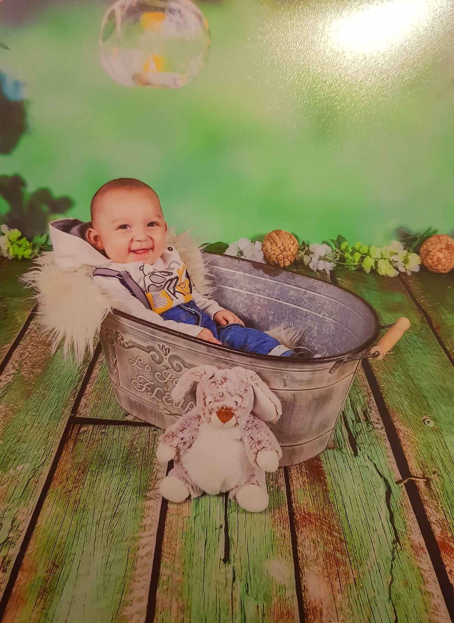 Kaïl a rejoint le concours — aidez-le/la à gagner de superbes lots ! baby, baby_toddler_clothing, chair, child, fawn, forest, fun, grass, green, happy, joy, leisure, nature, people_in_nature, person, plant, portrait_photography, sitting, toddler, wood